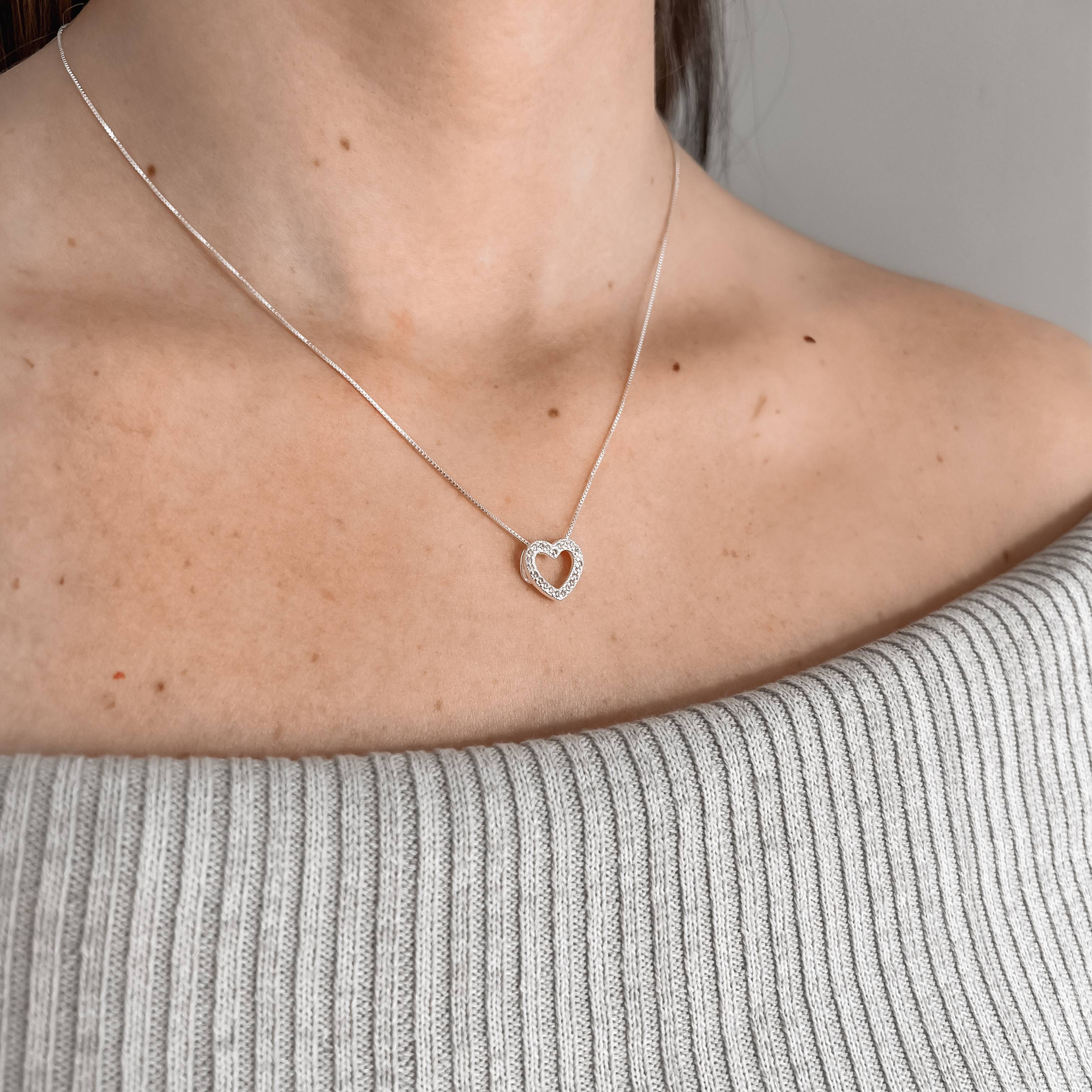 Imagem Colar coração vazado cravejado passante 12mm 45cm