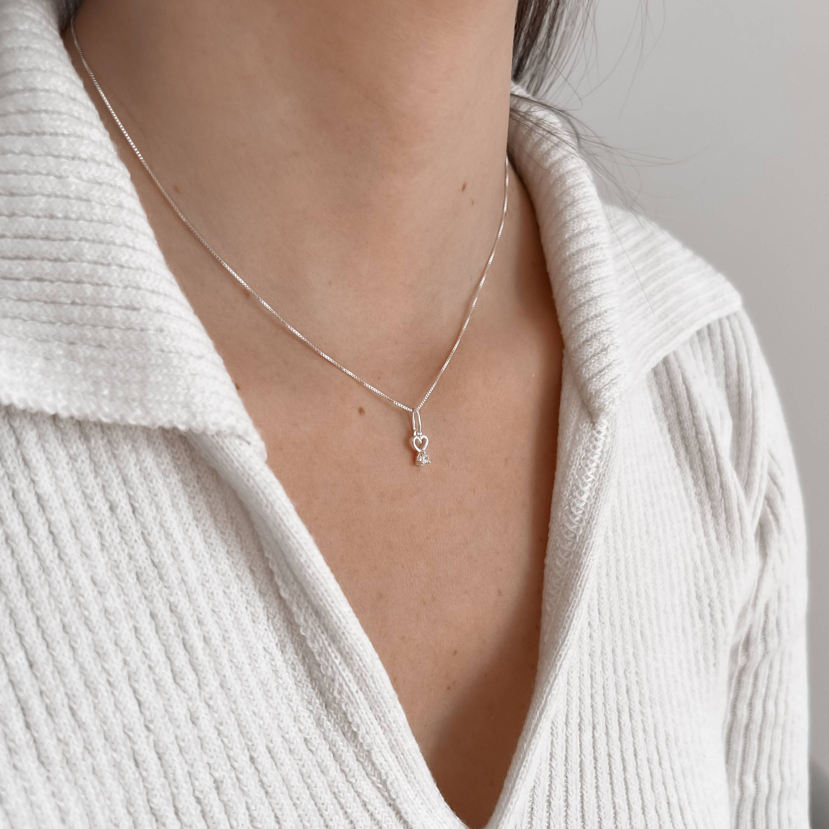 Imagem Colar pingente coração vazado e zircônia 9mm 40cm