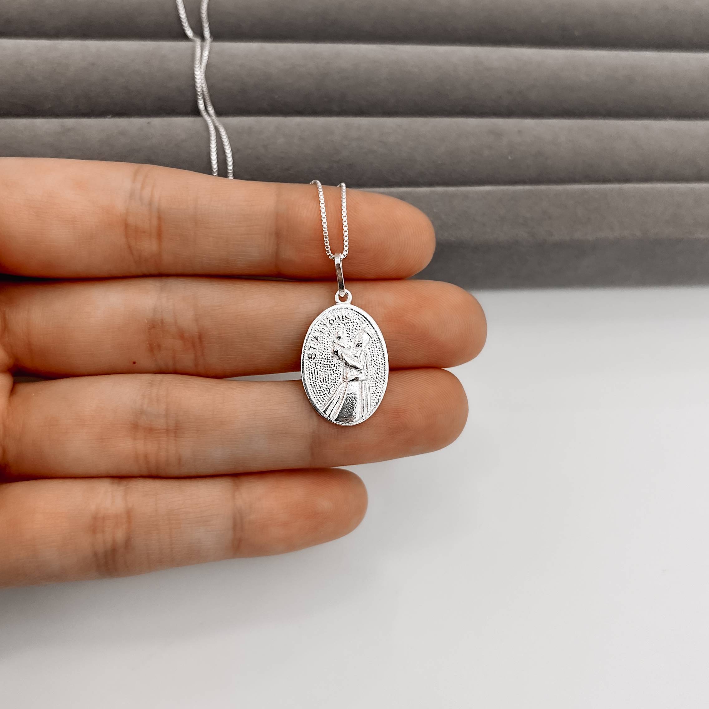 Imagem Colar pingente medalha St Antônio 20mm 45cm