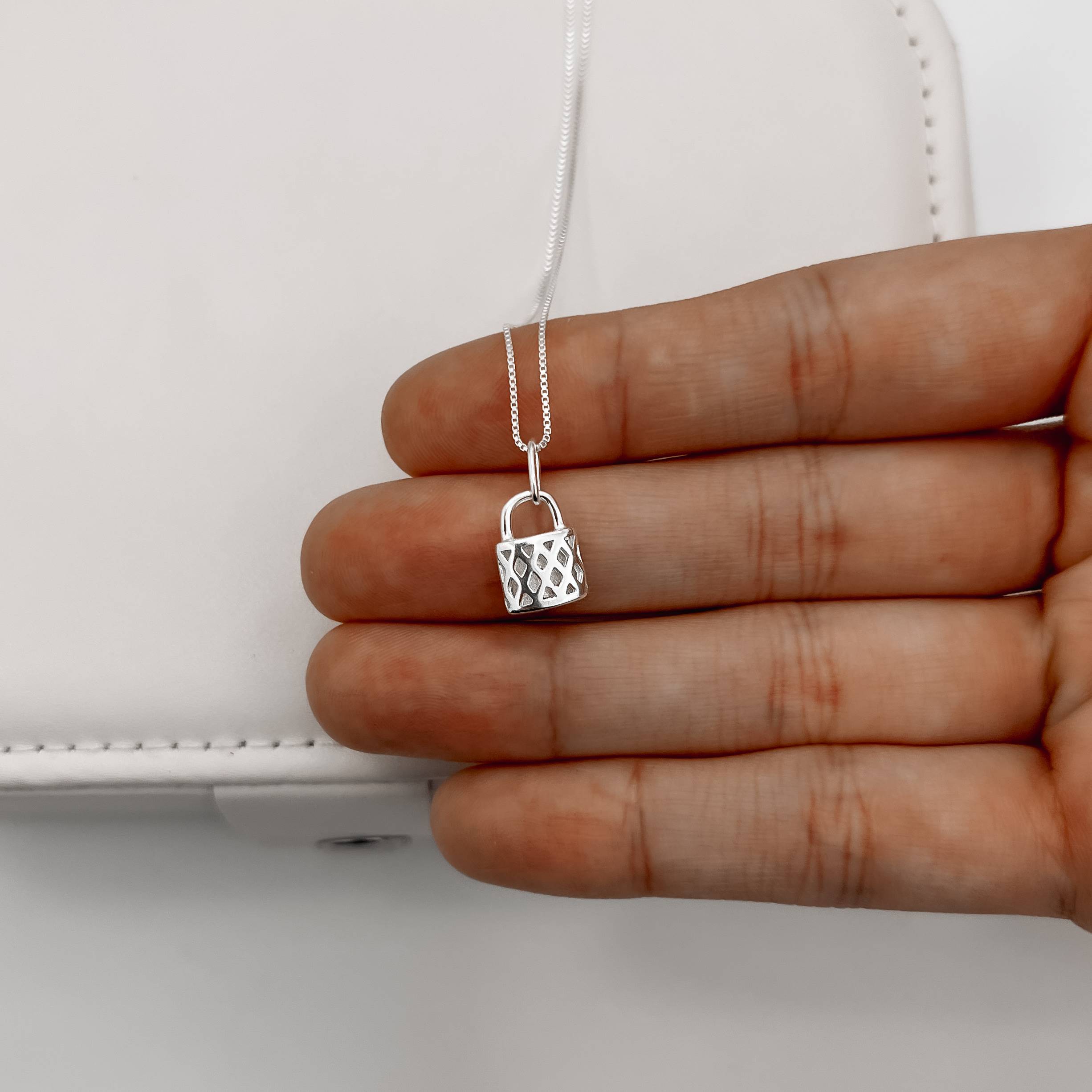 Imagem Secundária Colar pingente cadeado vazado 11mm 45cm