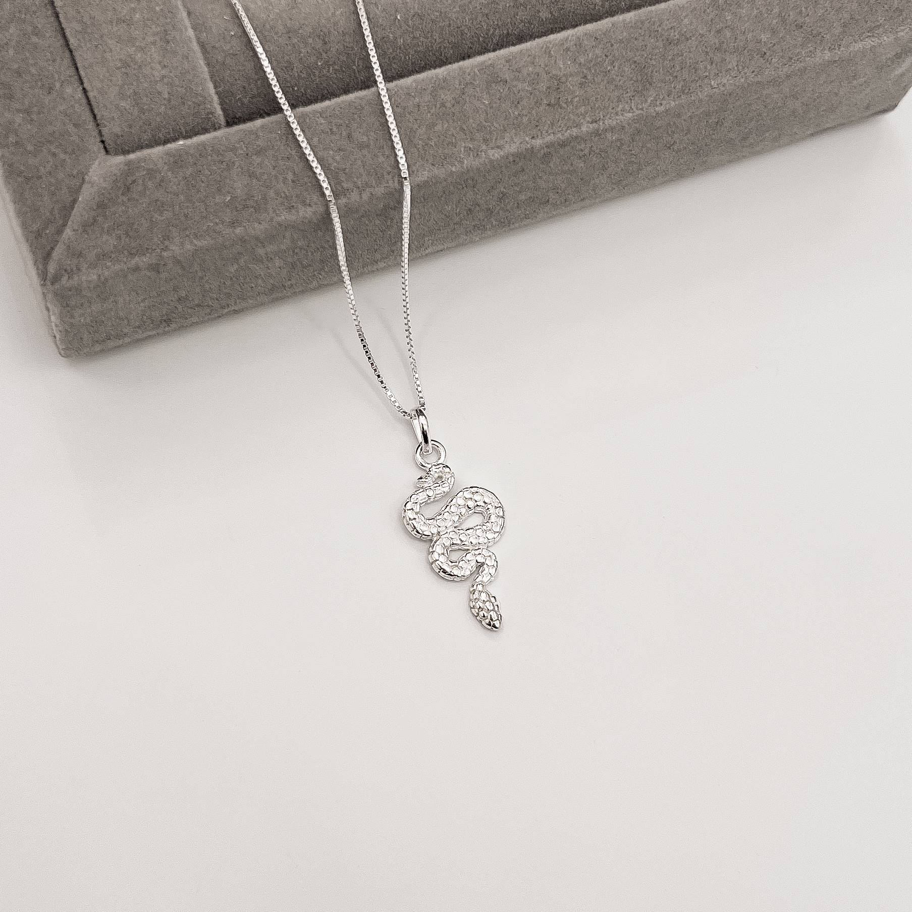 Imagem Colar pingente cobra com escamas 20mm 45cm