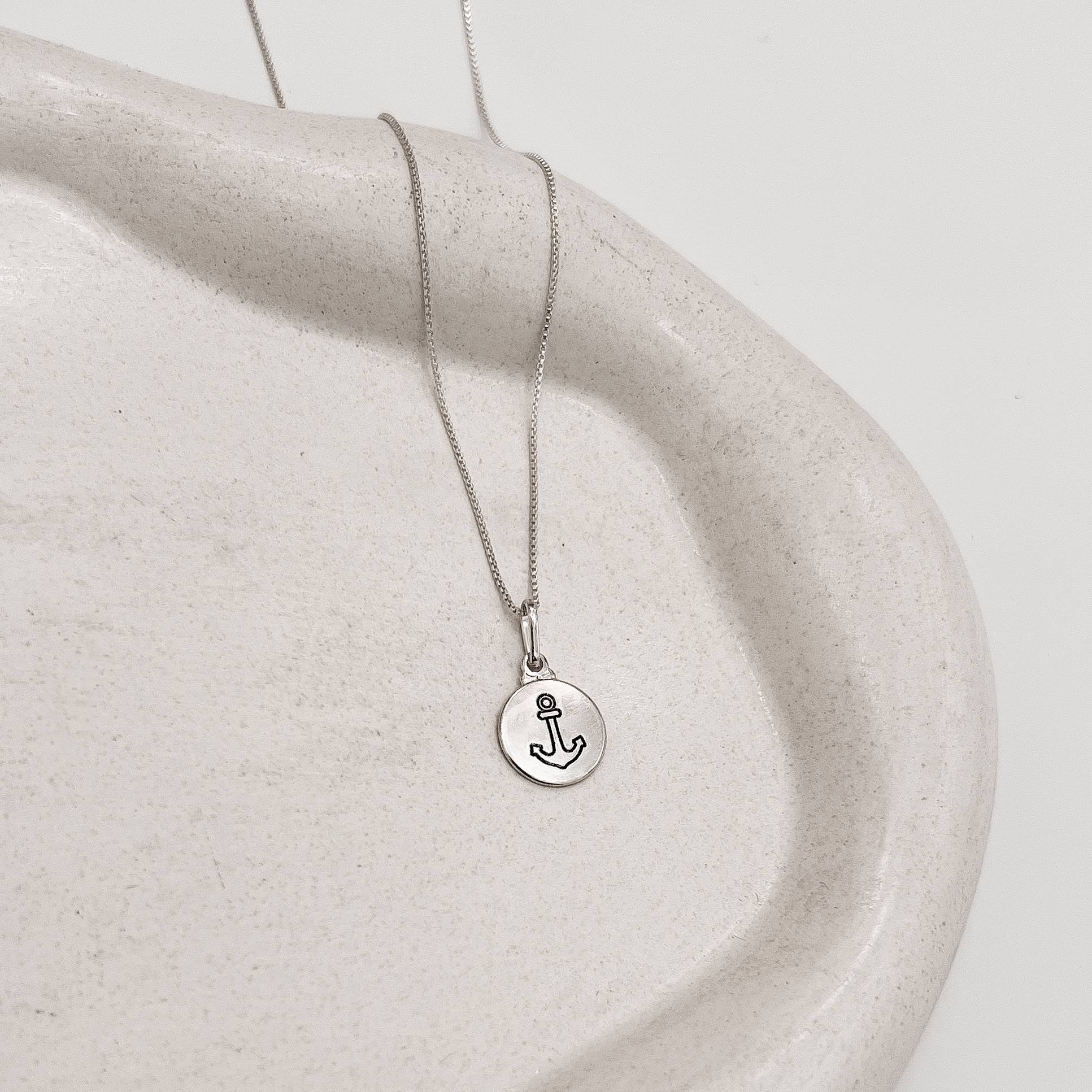 Imagem Colar pingente medalha ancora resina 45cm