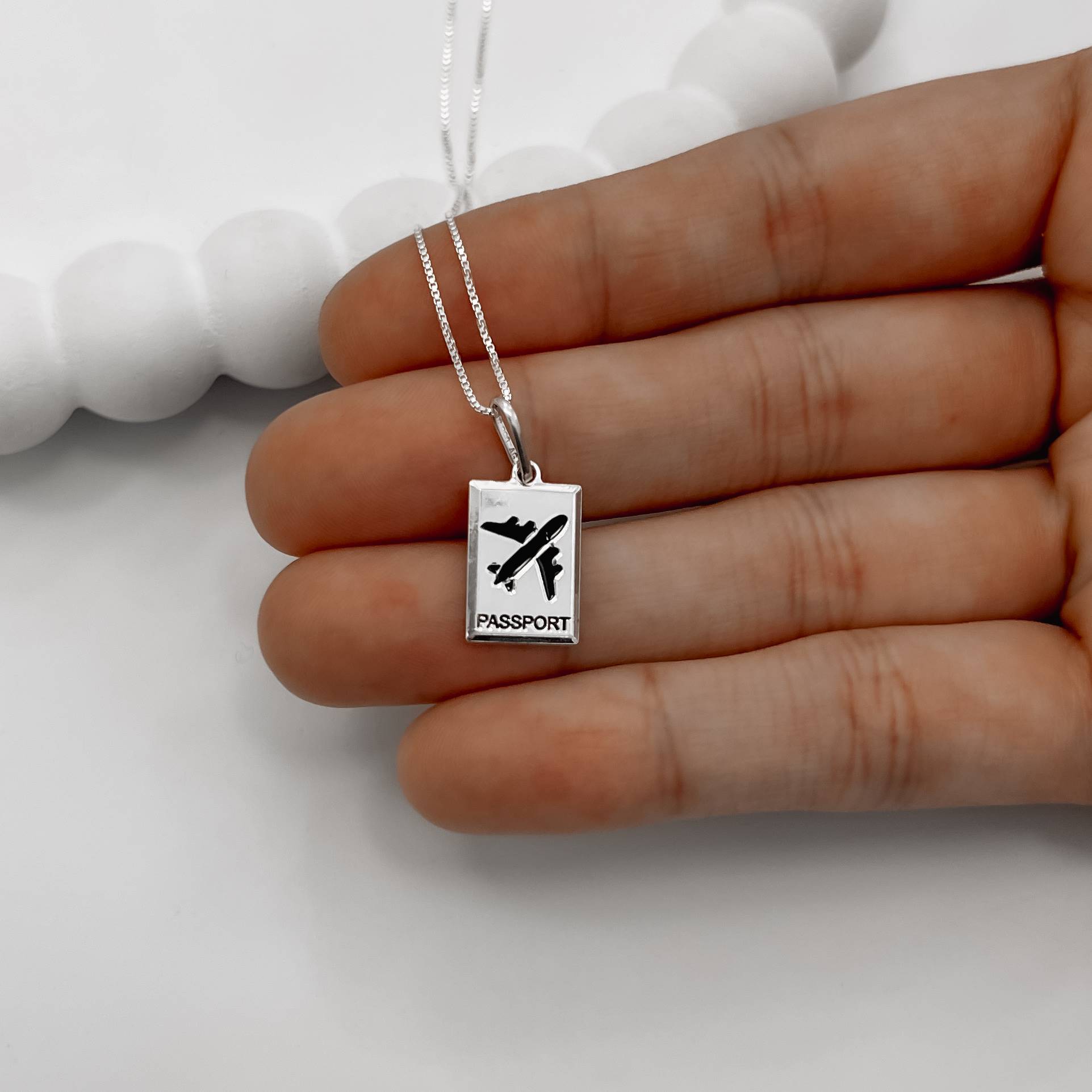 Imagem Secundária Colar pingente passaporte 45cm