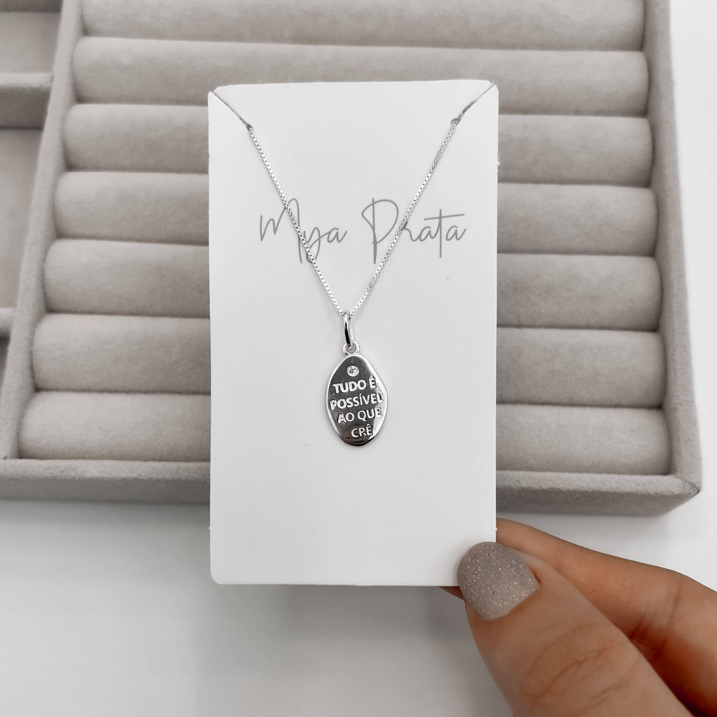 Colar pingente medalha tudo é possível ao que crê 15mm detalhe zircônia 45cm