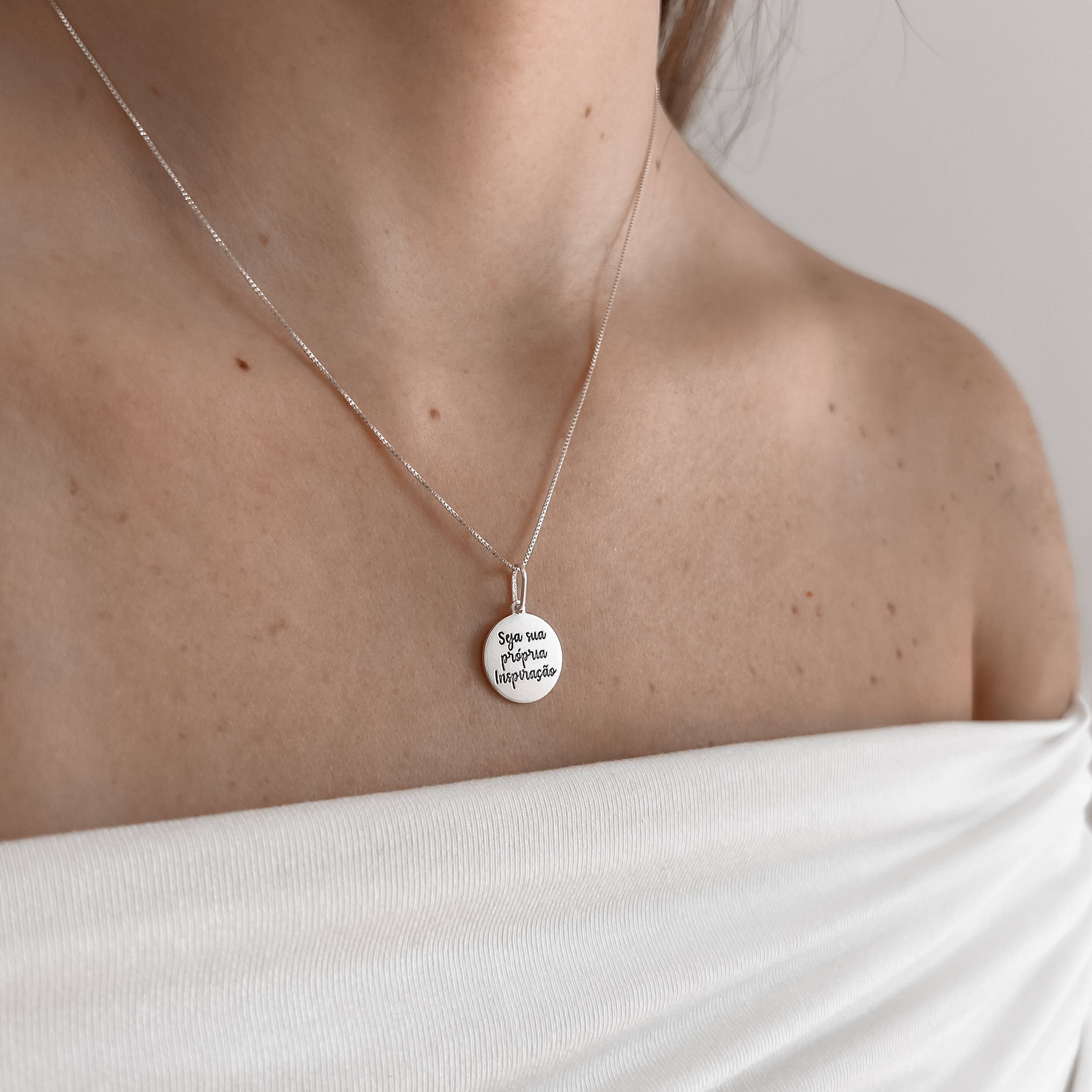 Imagem Colar pingente medalha Seja sua própria inspiração 15mm envelhecido 45cm
