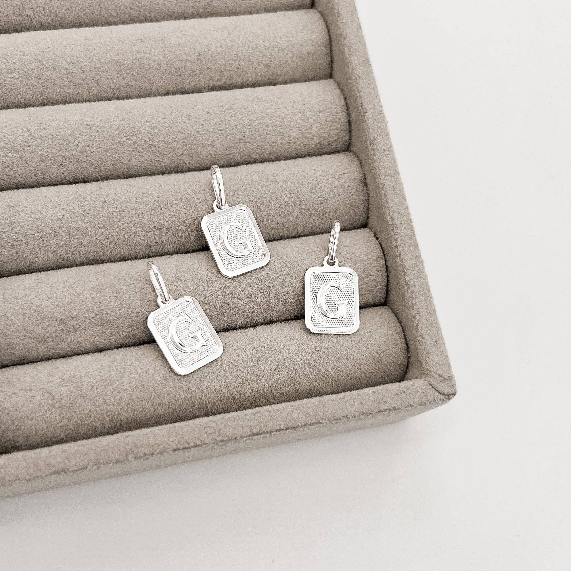 Pingente placa letra G 12mm 