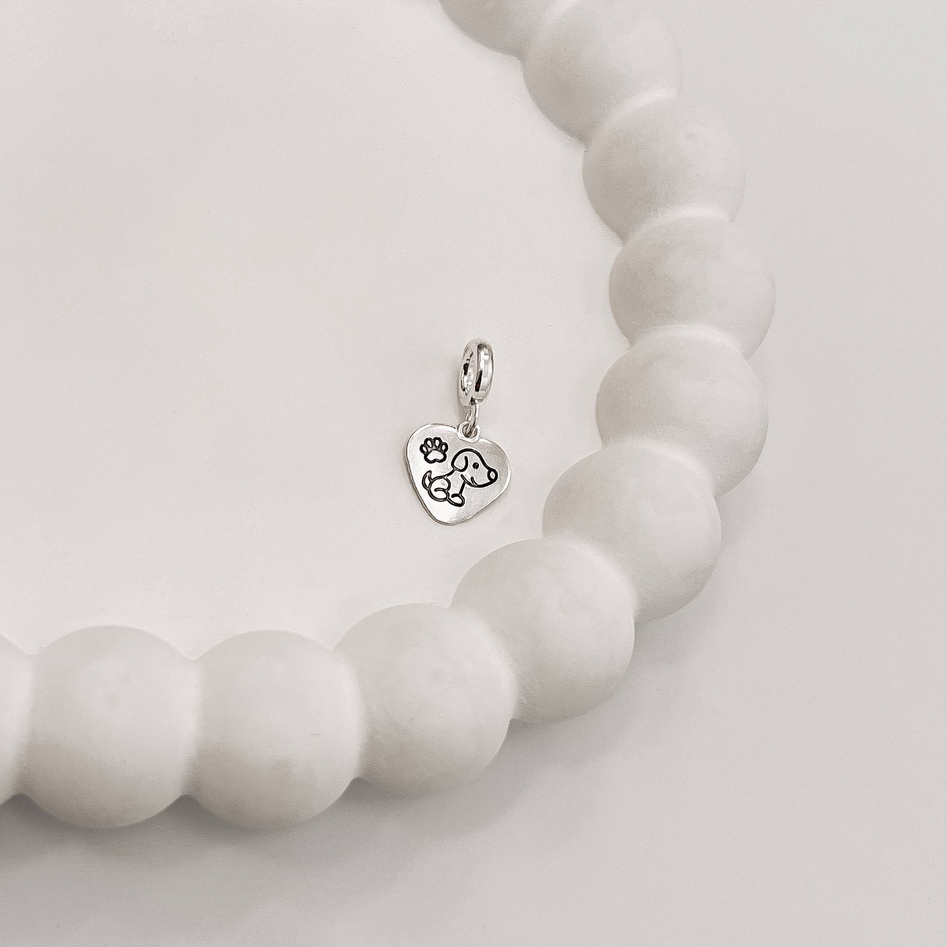 Berloque pingente coração cachorro 11mm resina