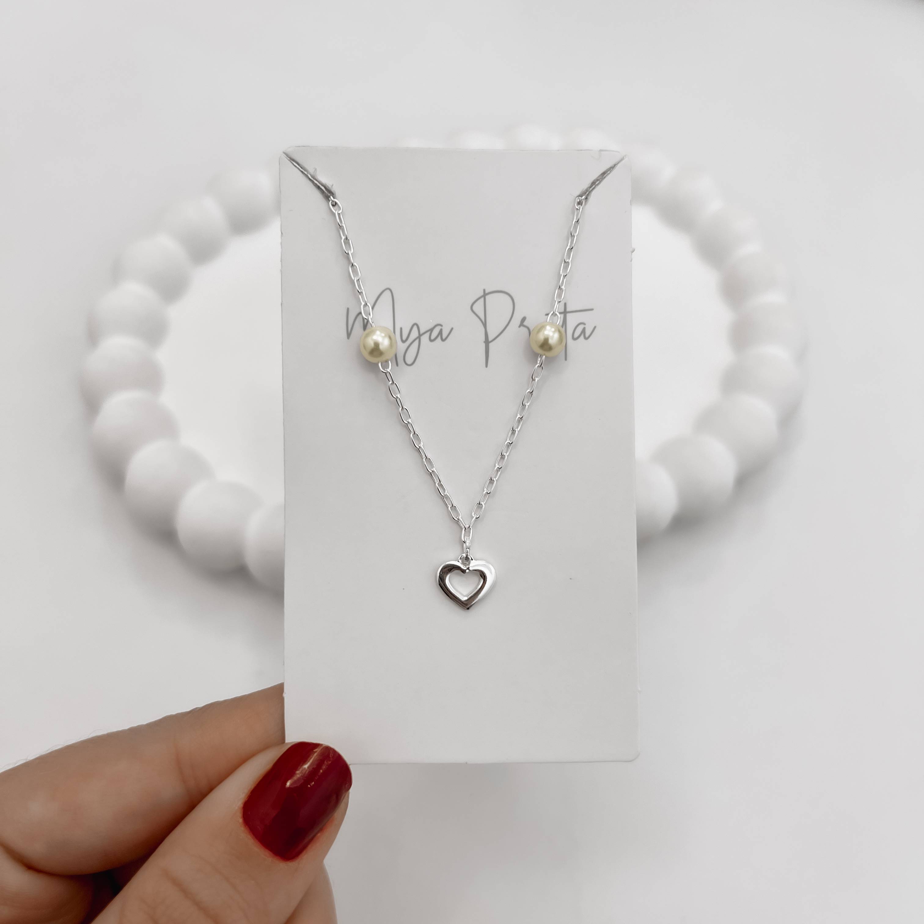 Imagem Secundária Colar entremeios corações vazados e pérolas com pingente coração vazado 8mm 40+5cm