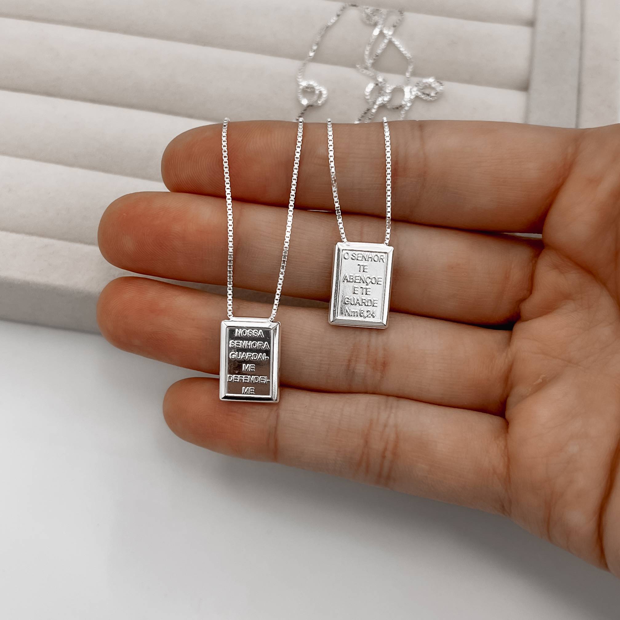 Imagem Secundária Escapulário medalhas Nsa. Sra. Aparecida e Sagrado coração verso Salmos passante v15 60cm