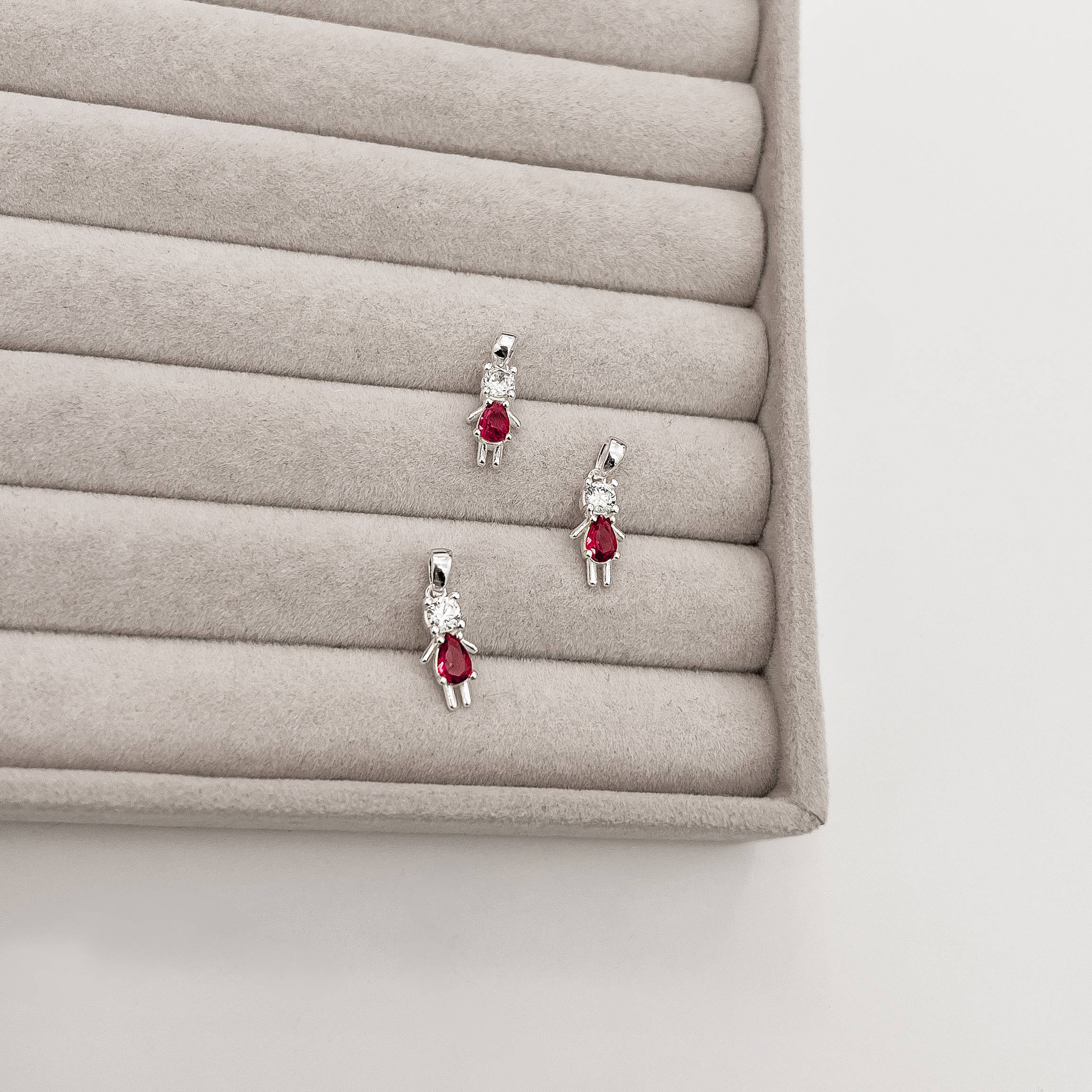 Pingente menina zircônia cereja 13mm