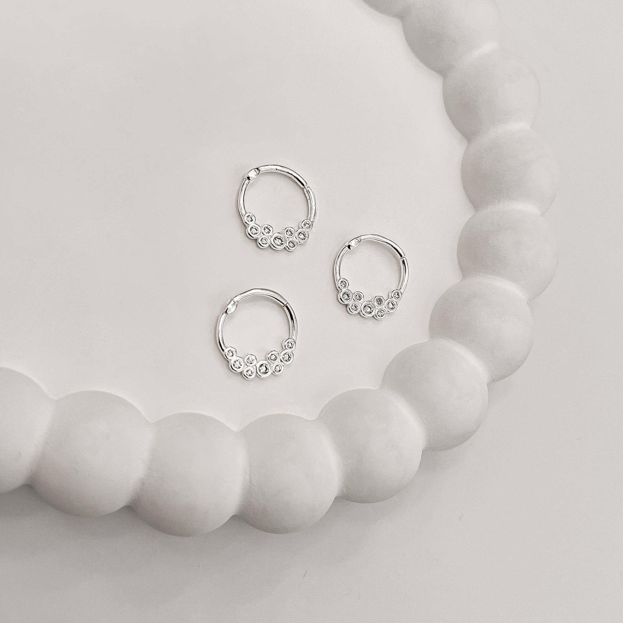 Piercing argola 12mm trava círculos com zircônias orelha direita