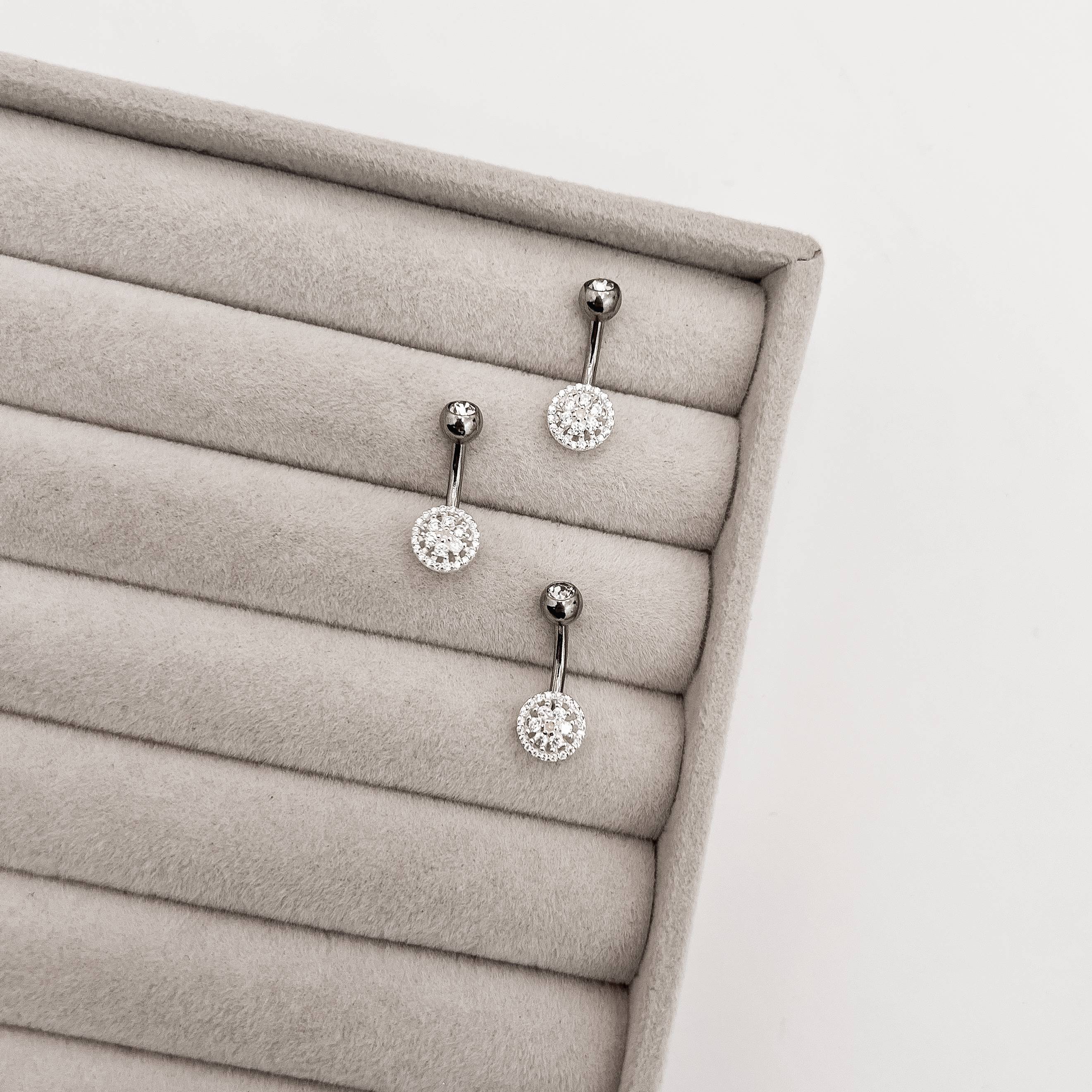 Piercing haste zircônia e flor com círculo cravejado 8mm umbigo