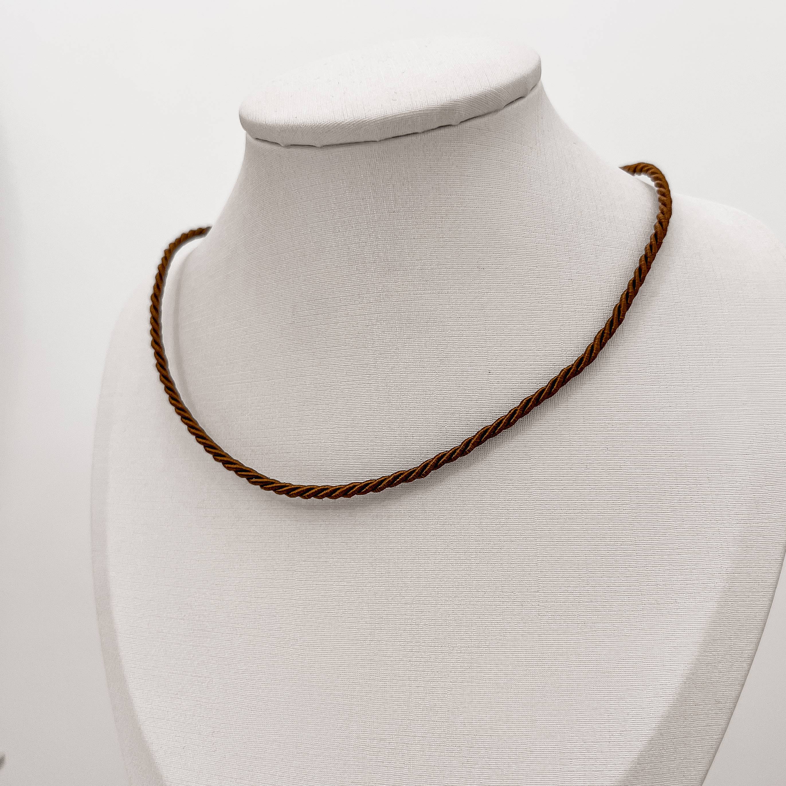 Imagem Secundária Choker cordão trançado marrom 2mm 40+5cm