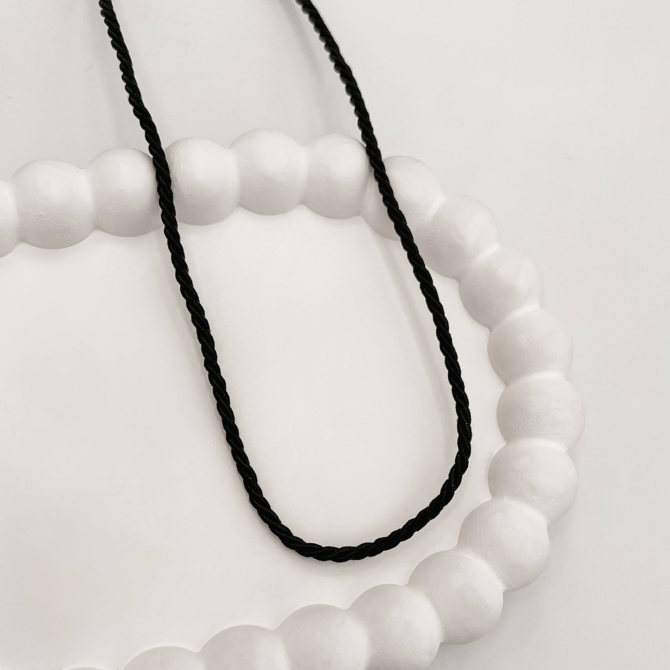 Choker cordão trançado preto 2mm 40+5cm