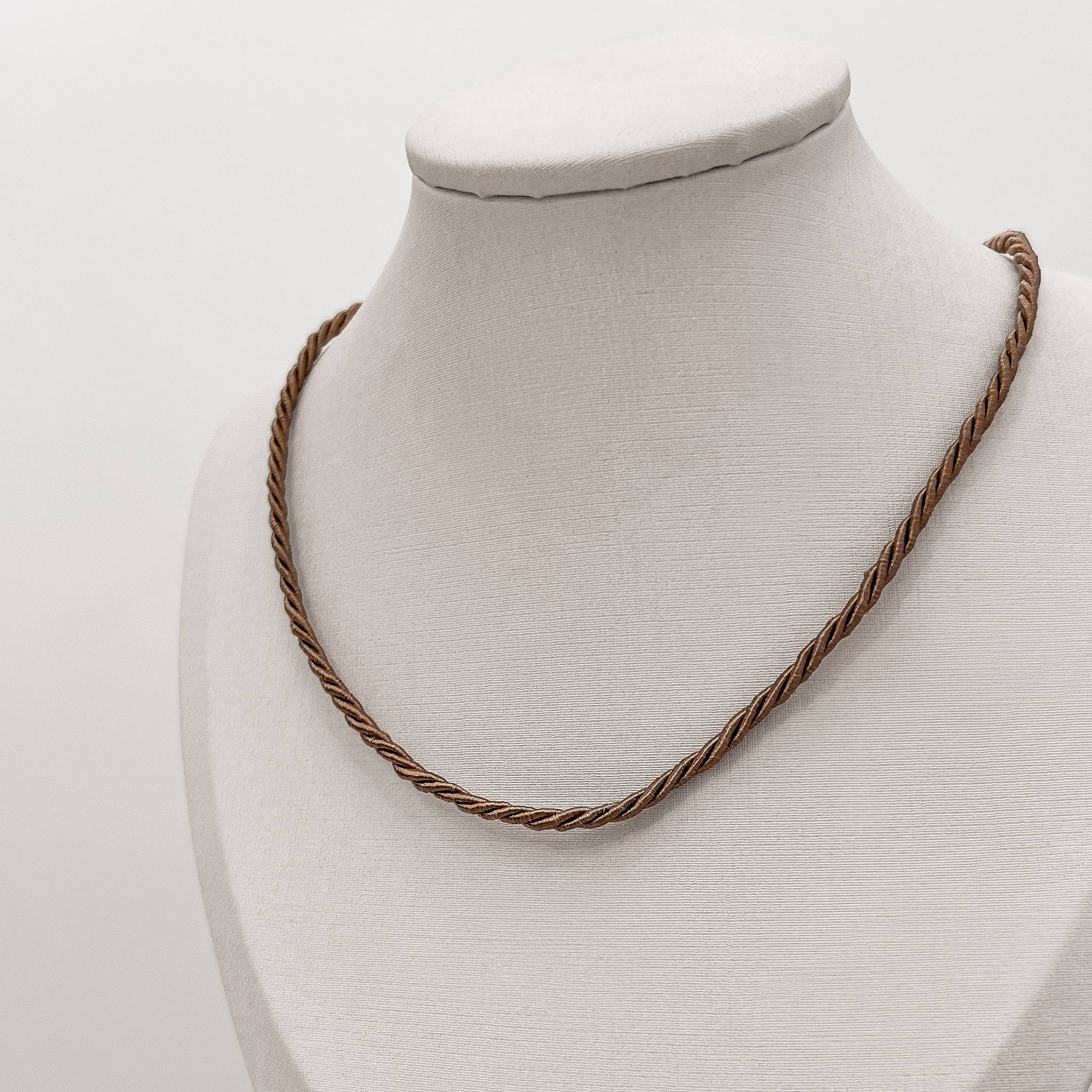 Choker cordão trançado bege 2mm 40+5cm