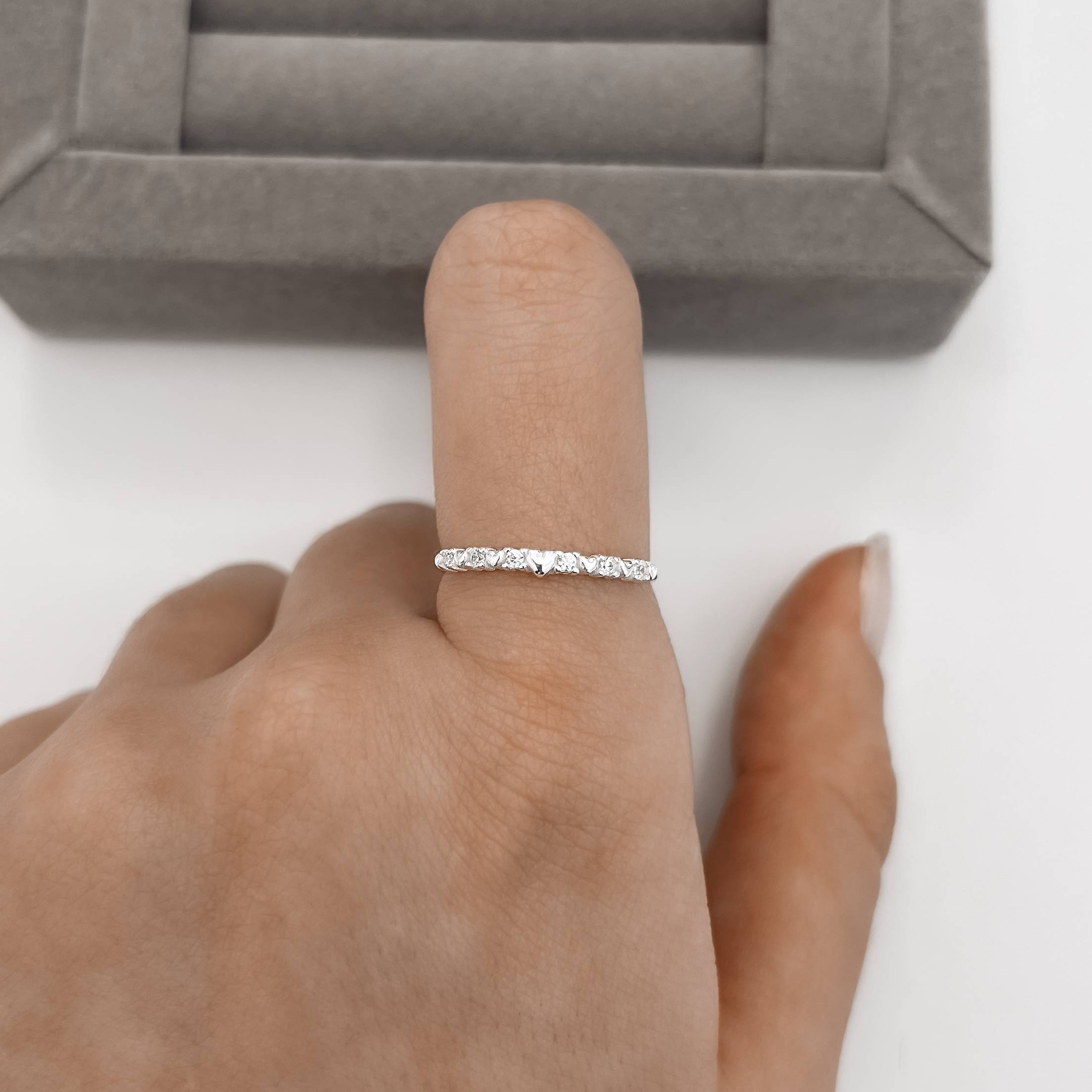 Imagem Anel meia aliança com corações