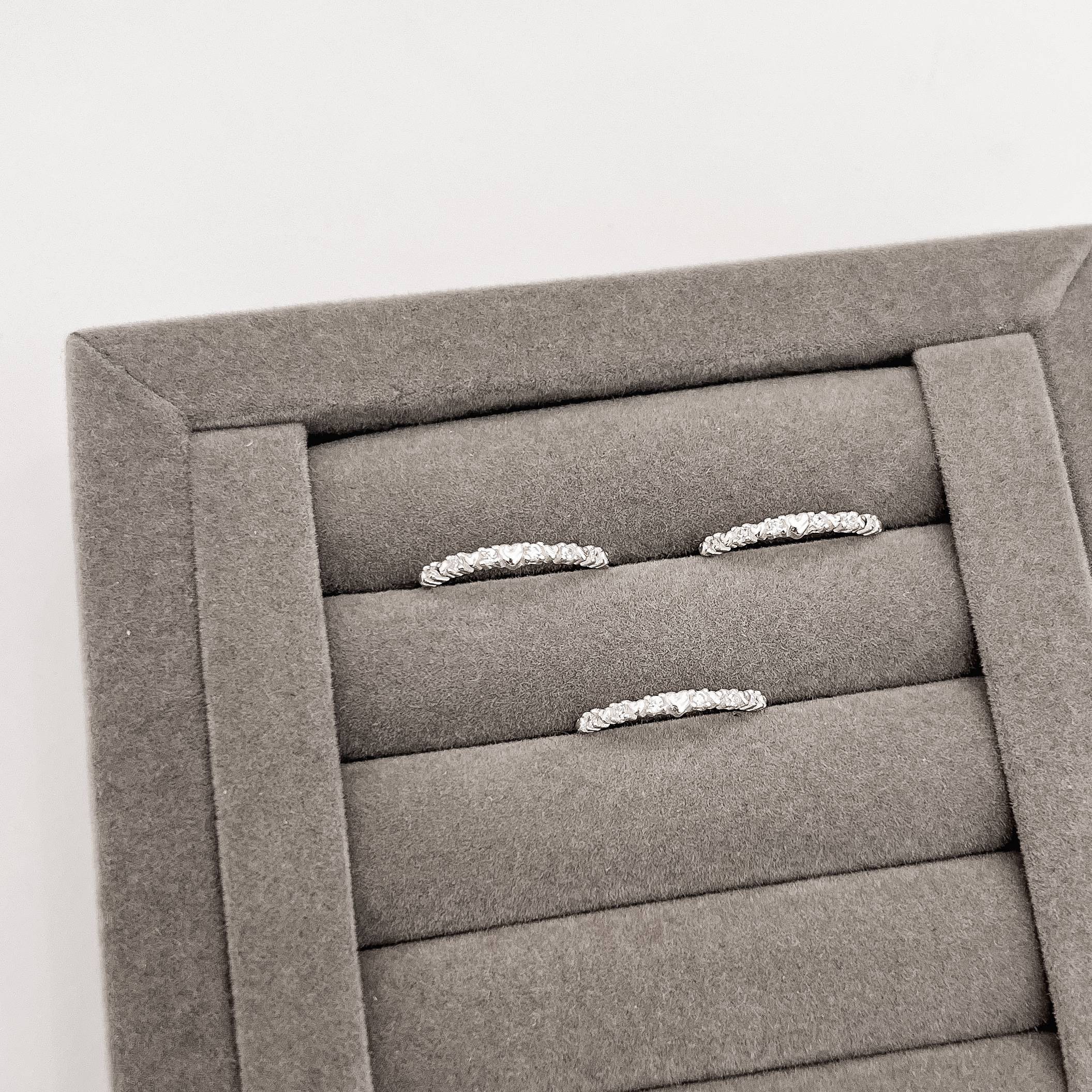 Imagem Secundária Anel meia aliança com corações