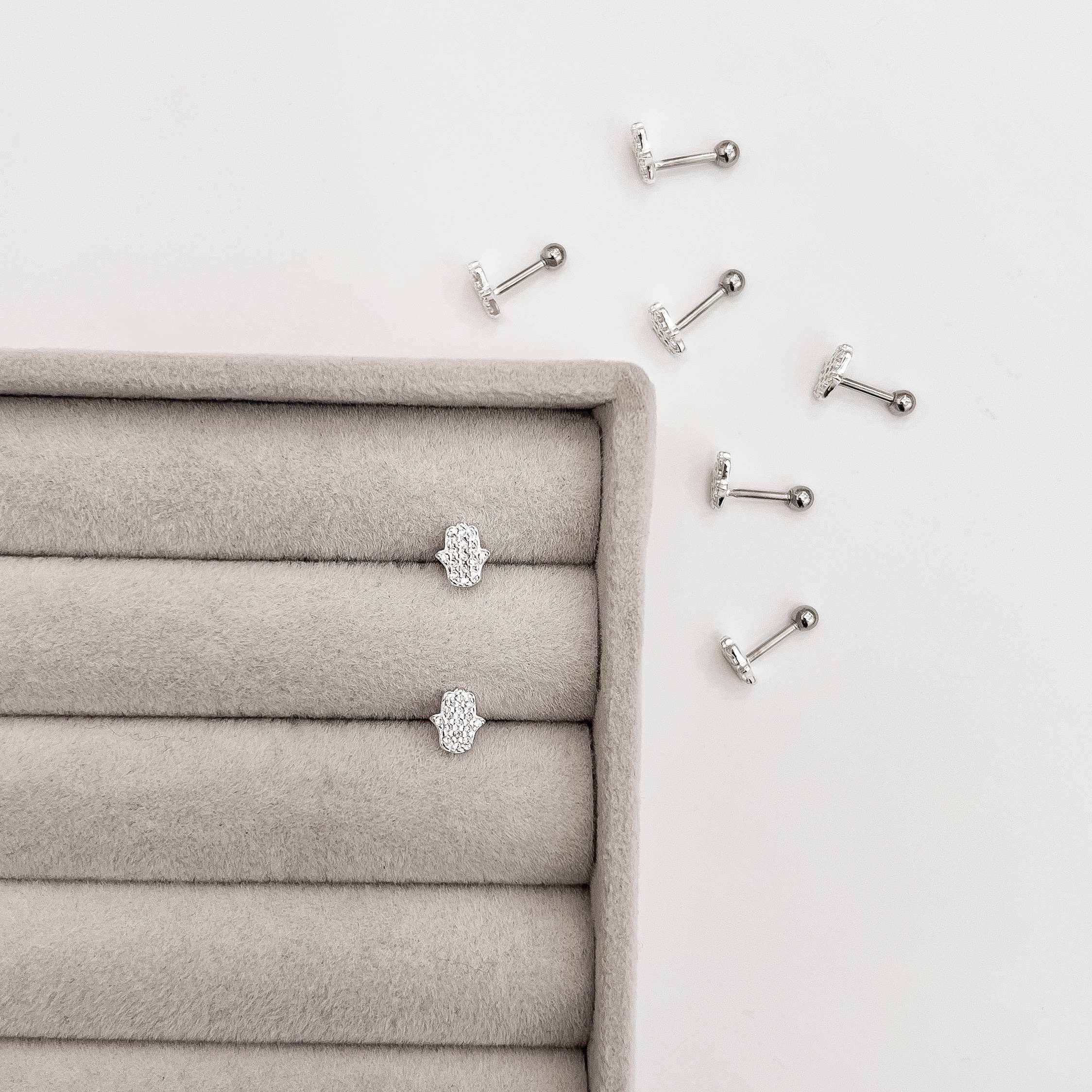 Piercing haste mão cravejada 7mm