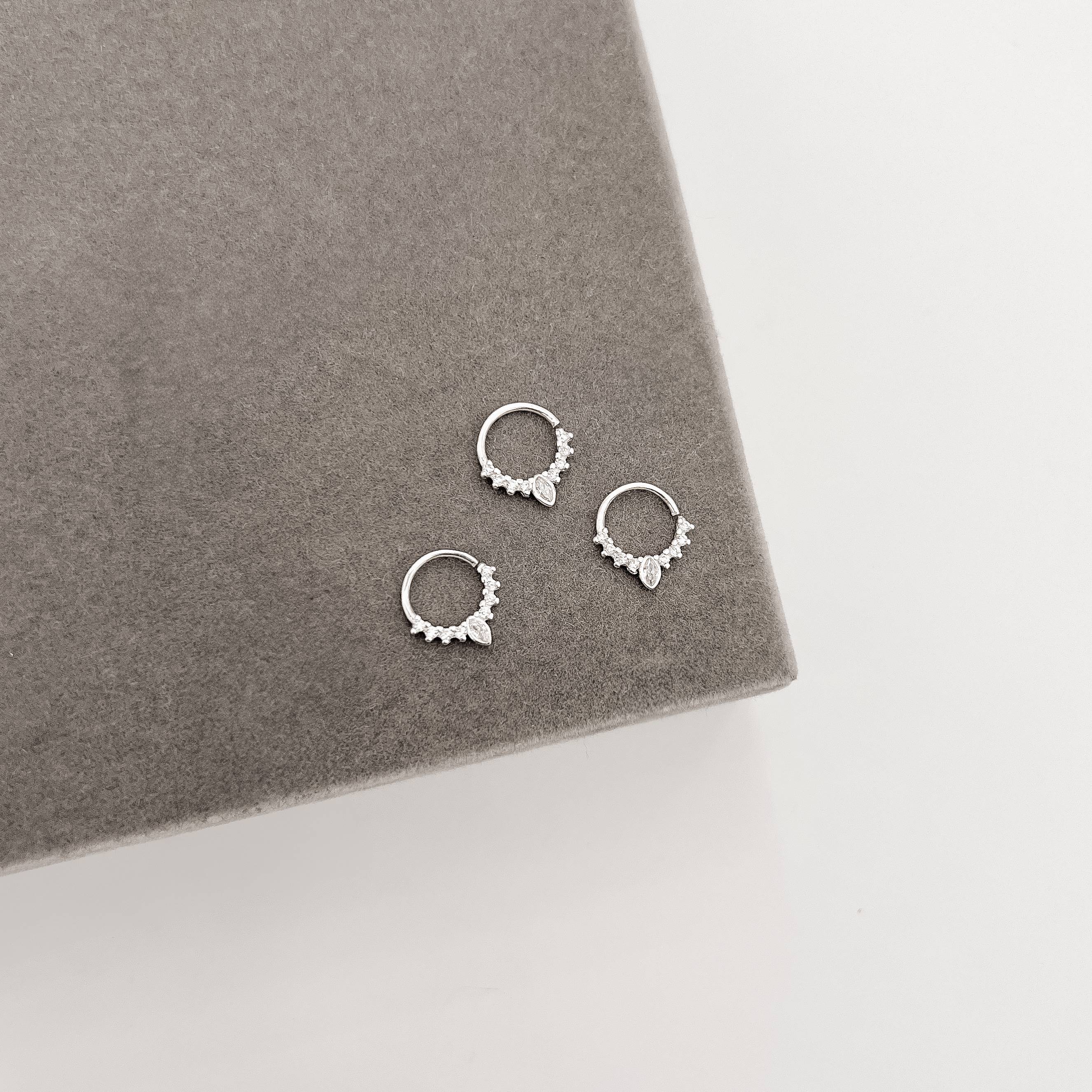 Piercing argola cravejada zircônia navete 9mm