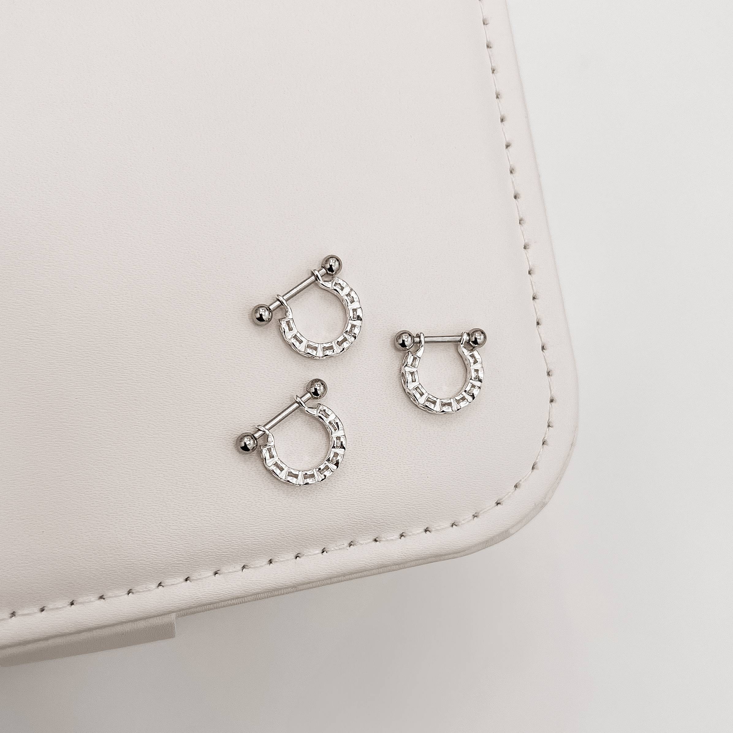 Piercing conch bolinhas com zircônias 12mm haste