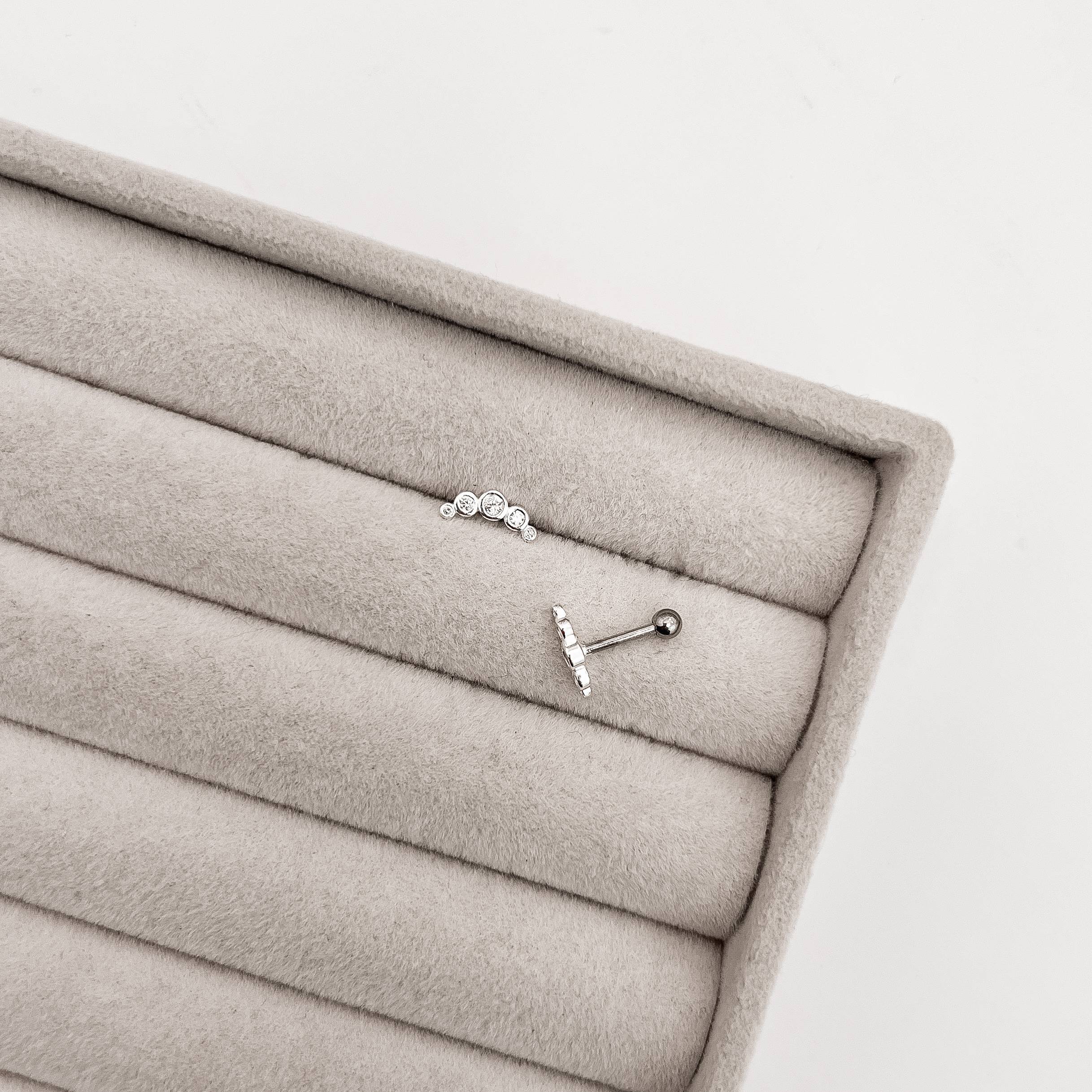 Piercing haste 5 zircônias 10mm