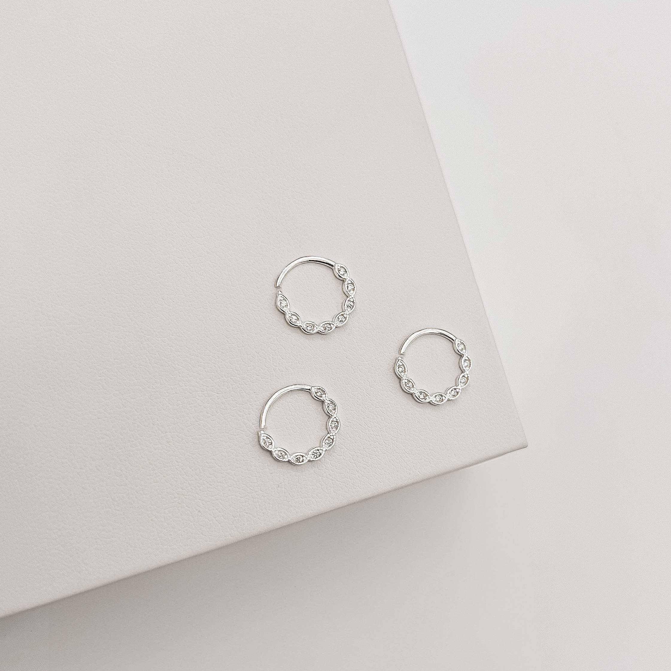 Piercing argola 10mm detalhes zircônias