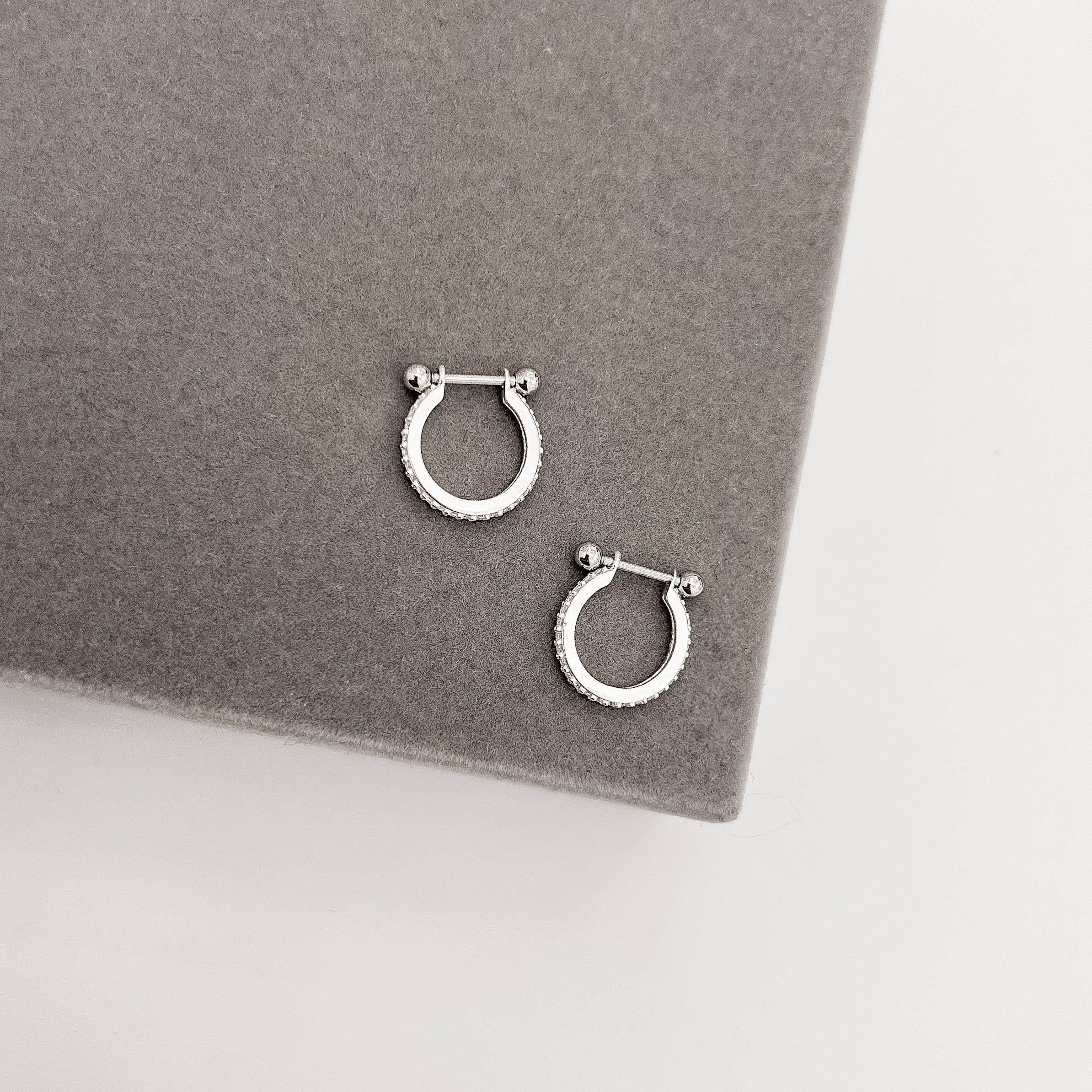 Piercing conch cravejado 14mm haste