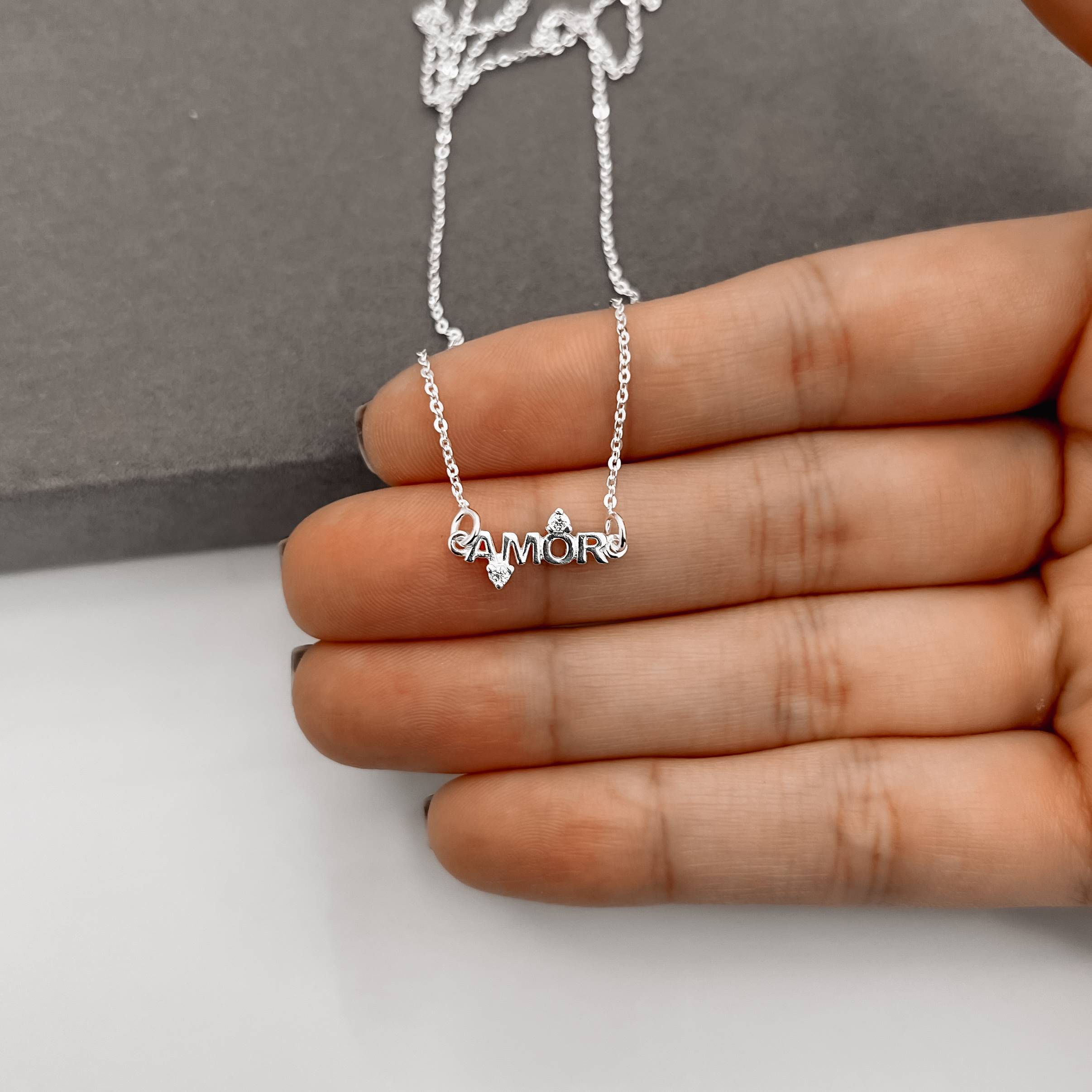 Imagem Secundária Colar entremeio amor com zircônias 17mm corrente cadeadinho 40+5cm