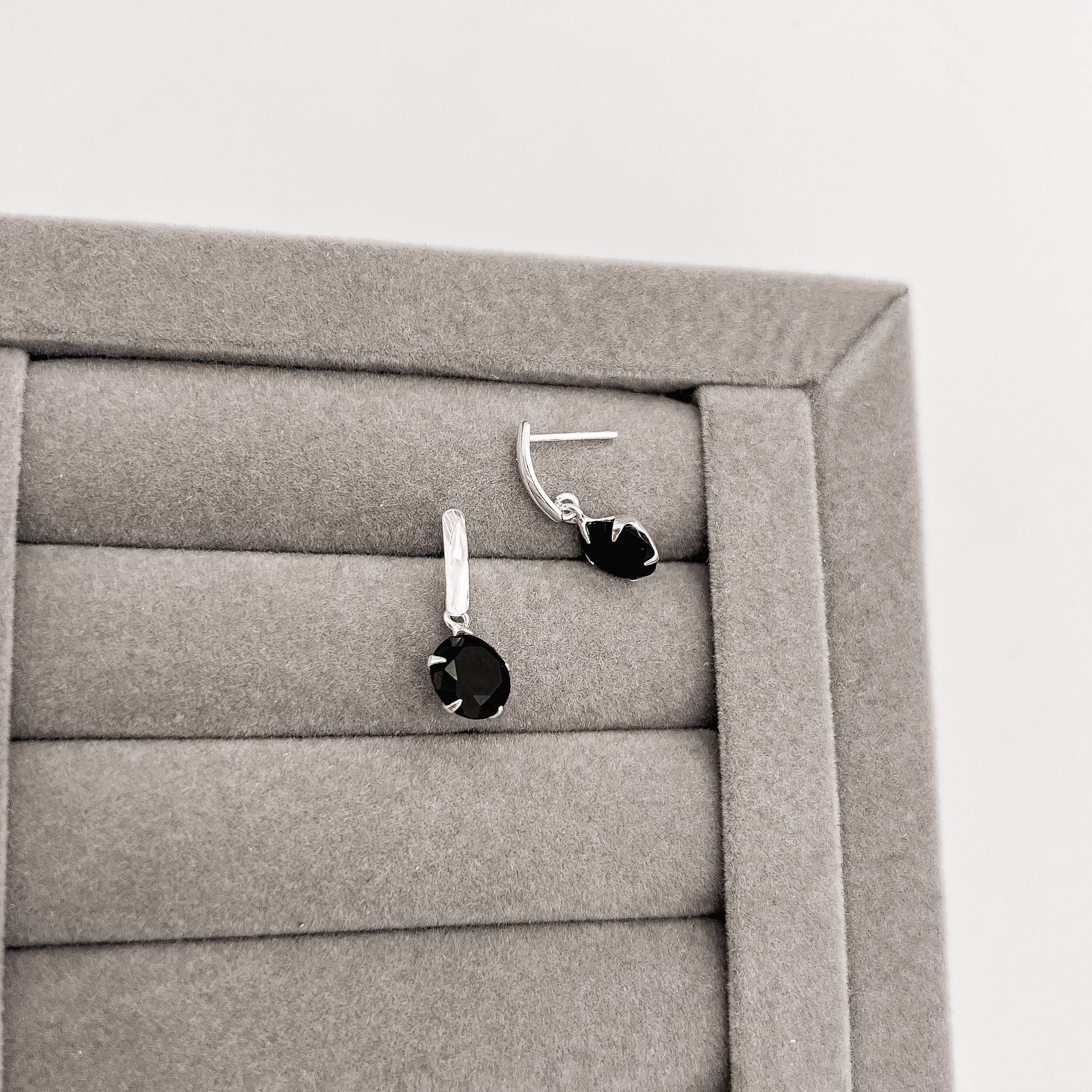 Imagem Secundária Brinco base com zircônia ônix 8mm