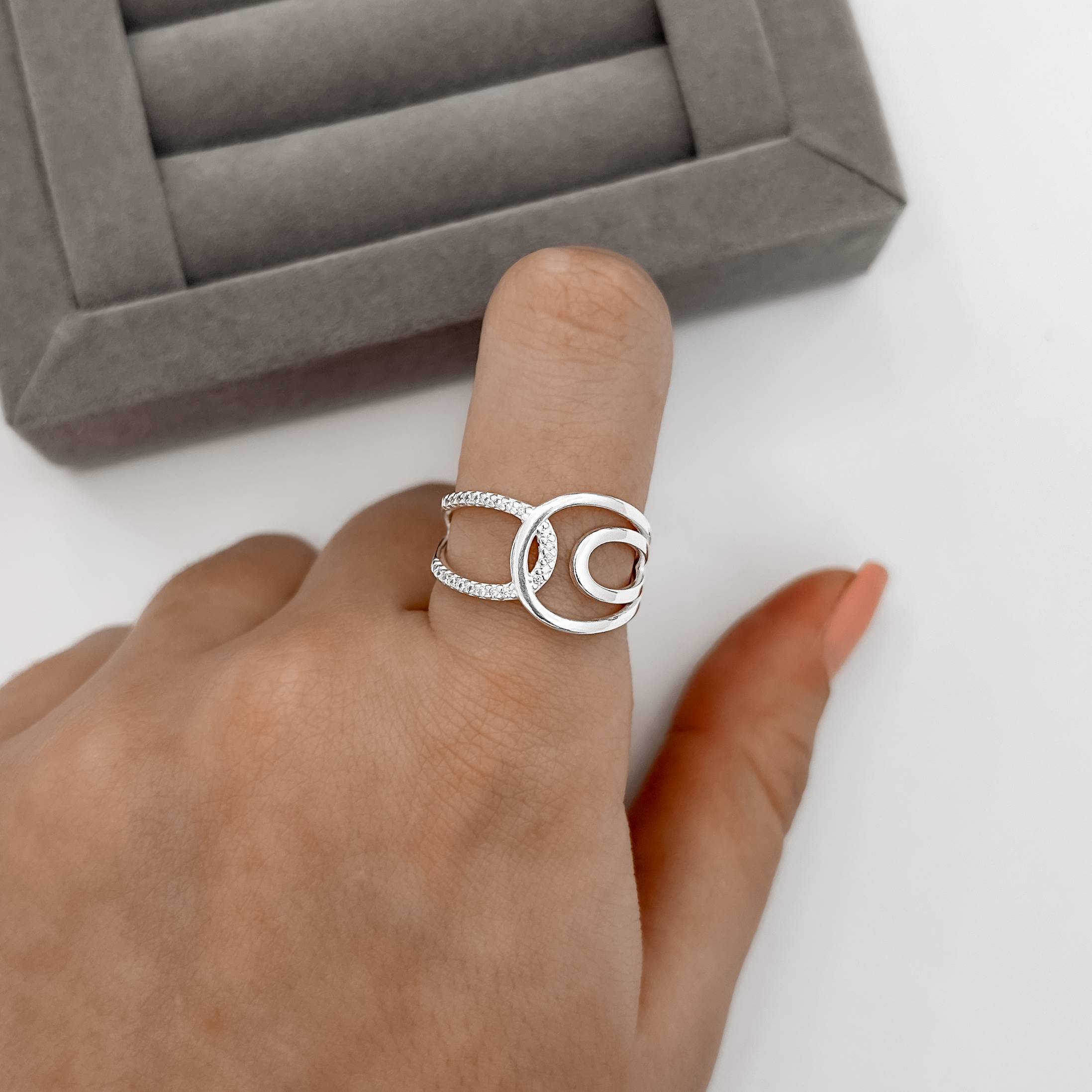 Imagem Secundária Anel largo elos detalhe cravejado