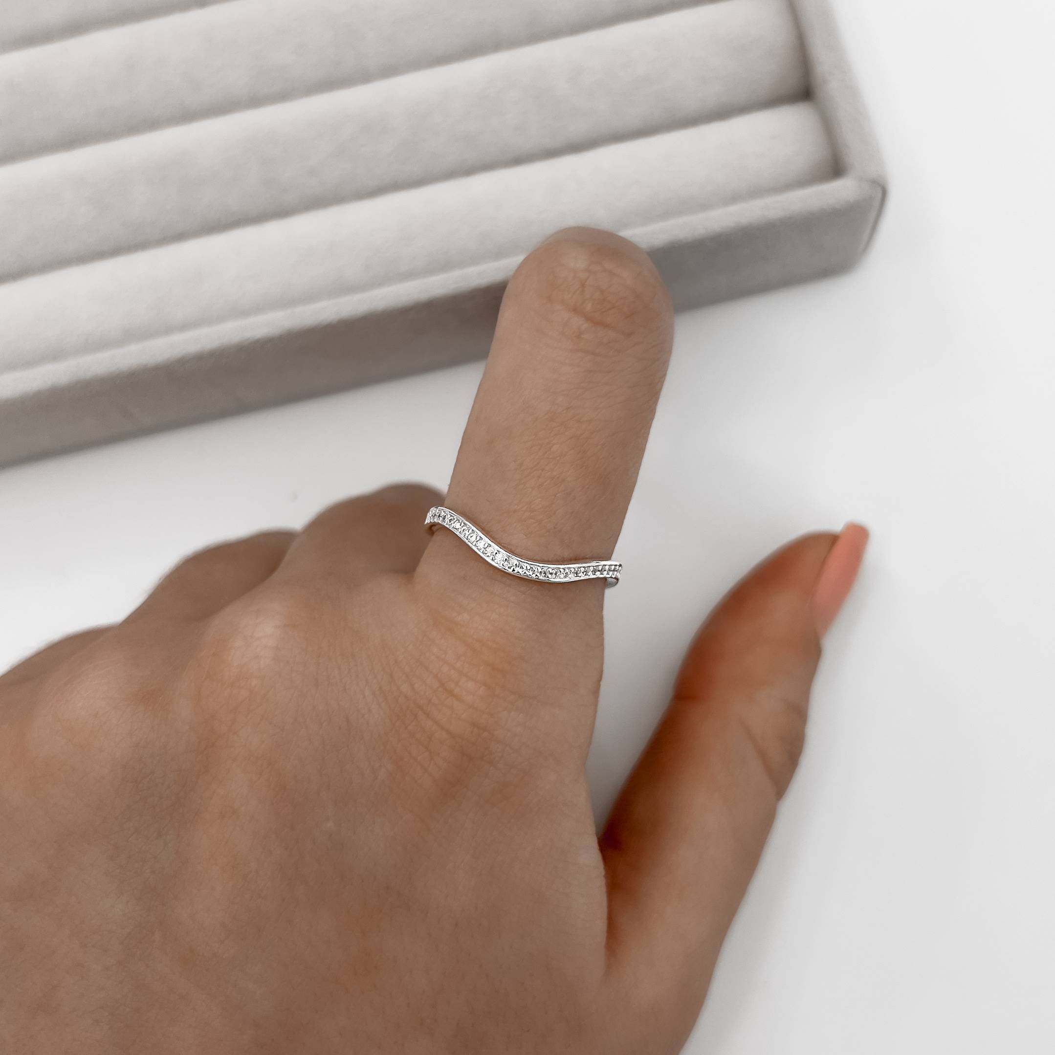 Imagem Anel ondulado todo cravejado