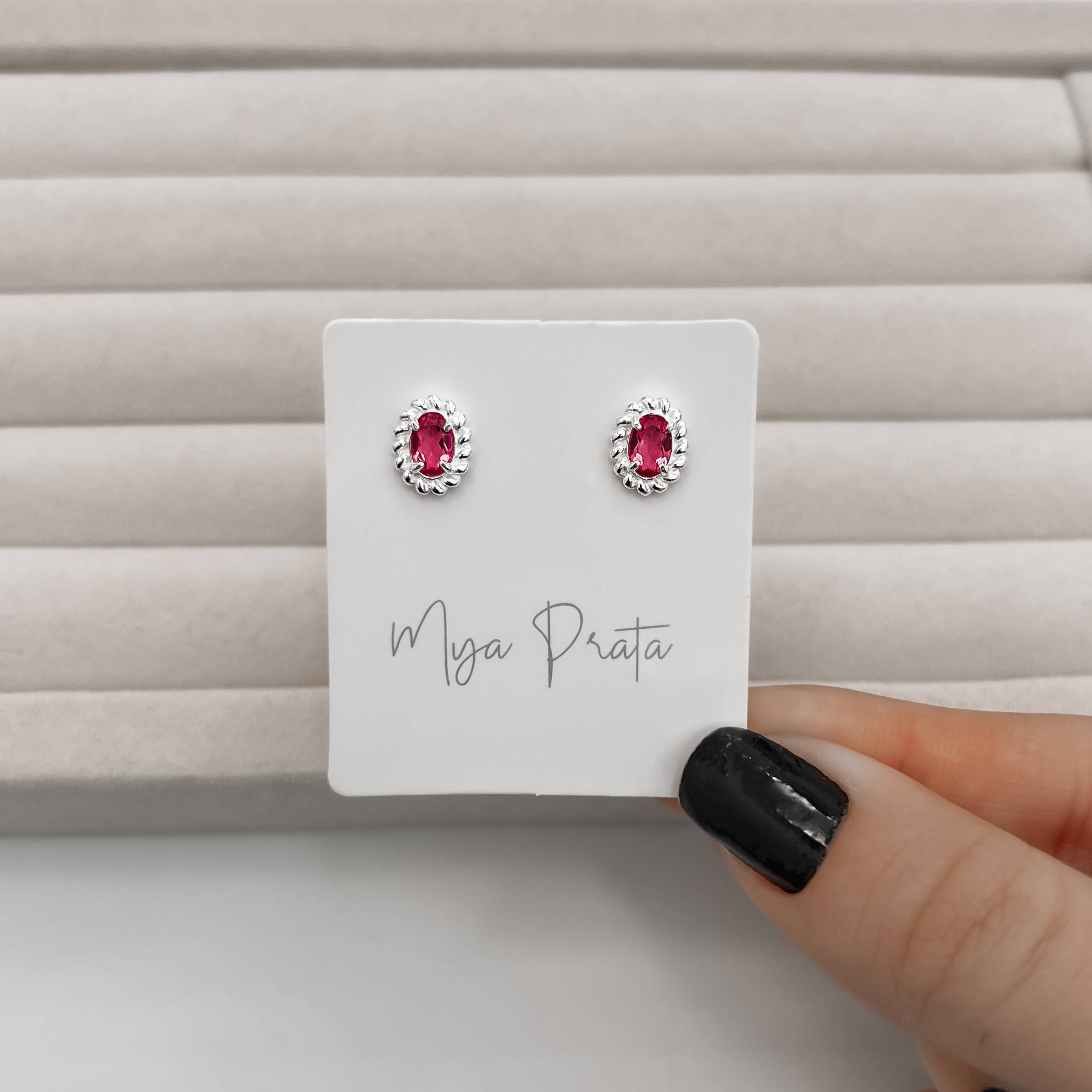 Imagem Secundária Brinco zircônia oval cereja detalhe torcido 10mm