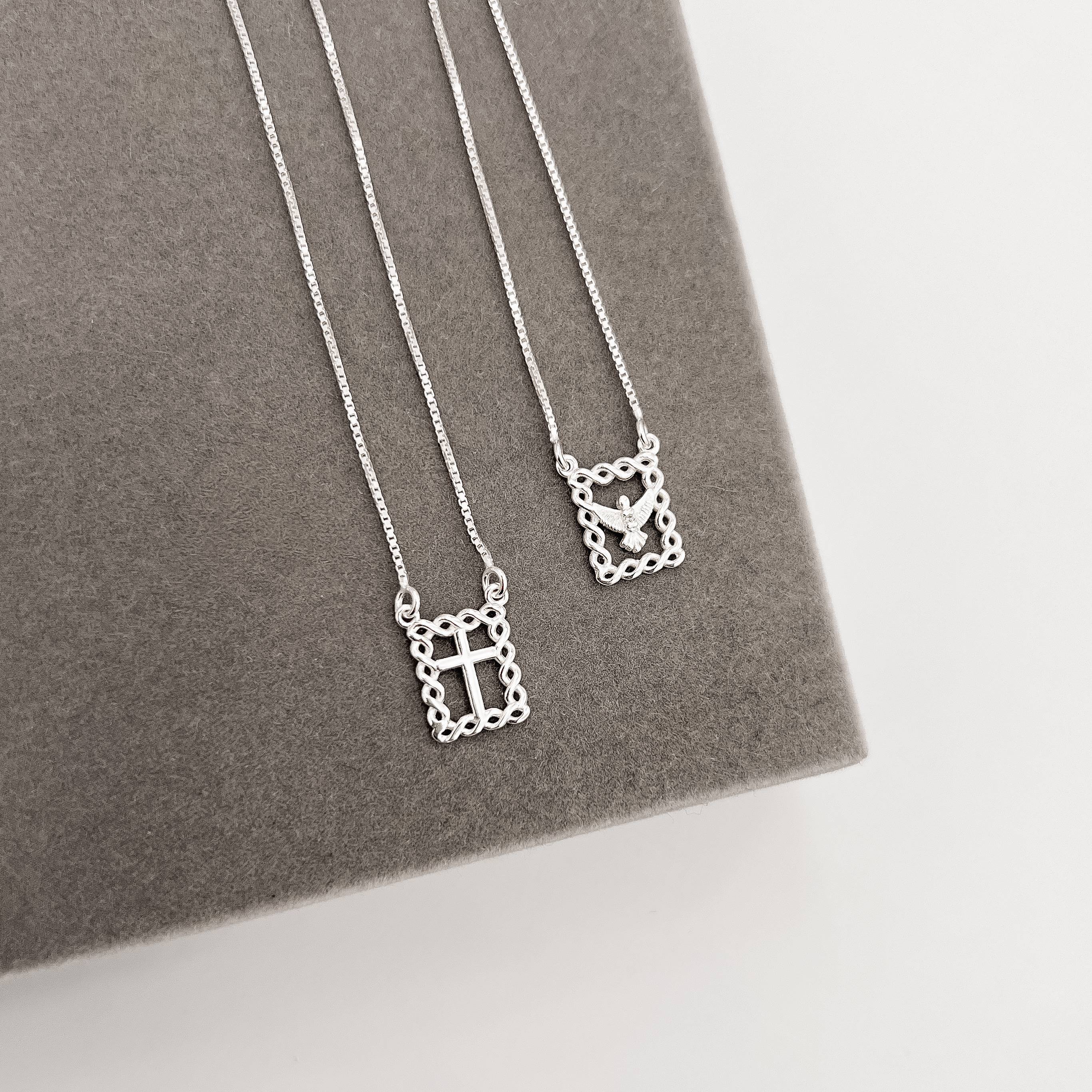 Escapulário medalhas trançadas cruz e Espírito Santo com zircônia v15 60cm