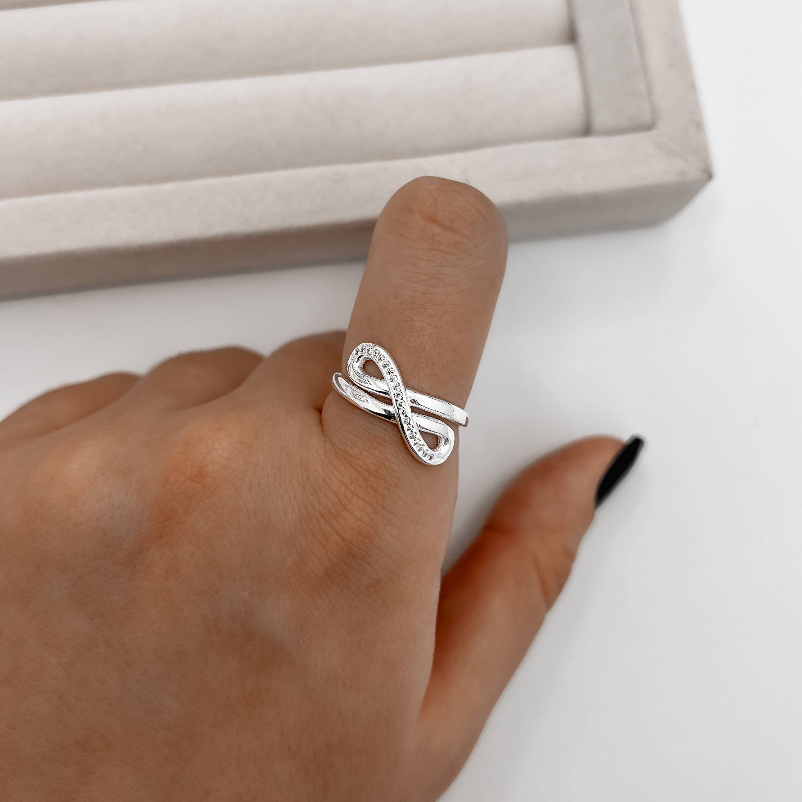 Imagem Secundária Anel infinito cravejado 2 fios