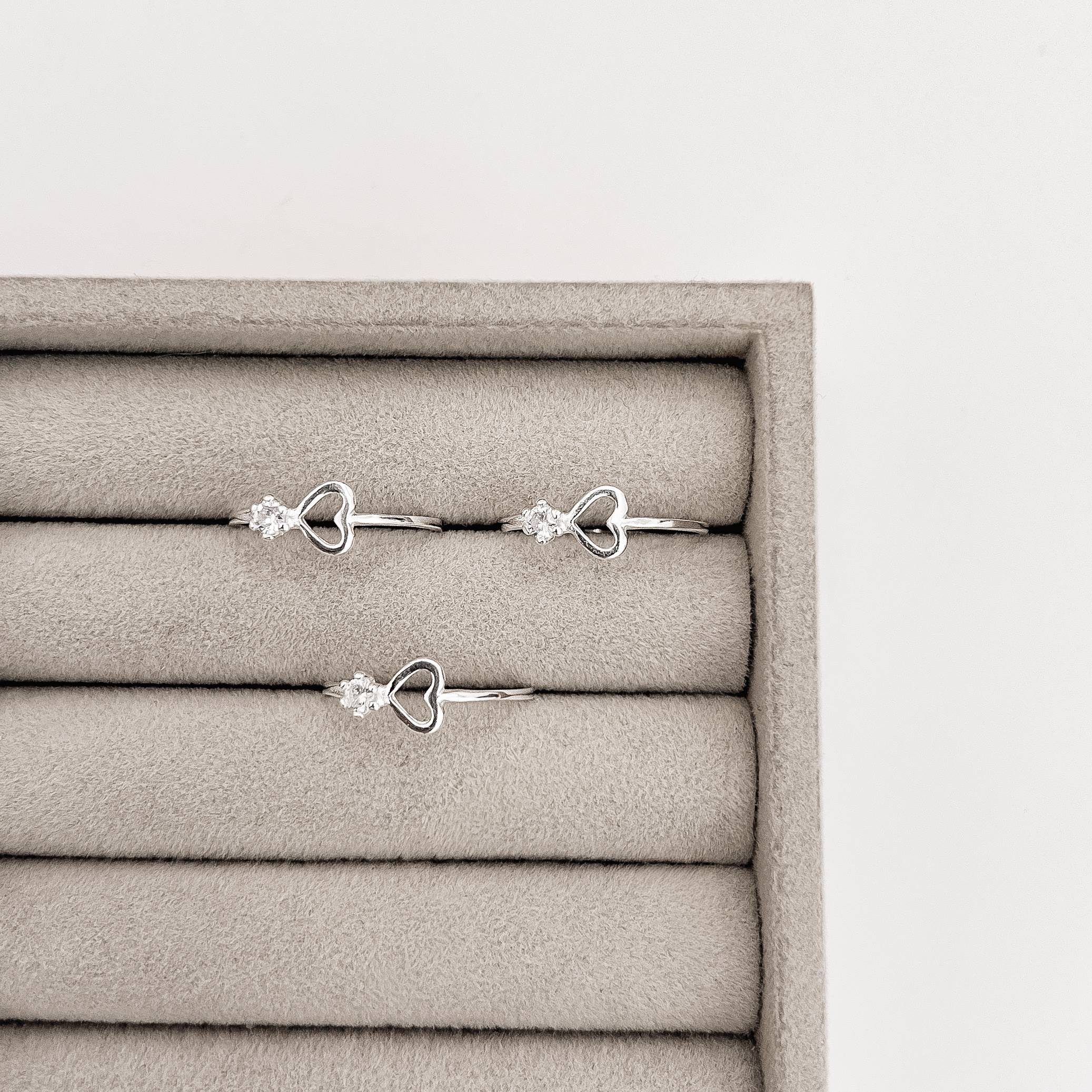 Imagem Anel coração vazado com zircônia cristal