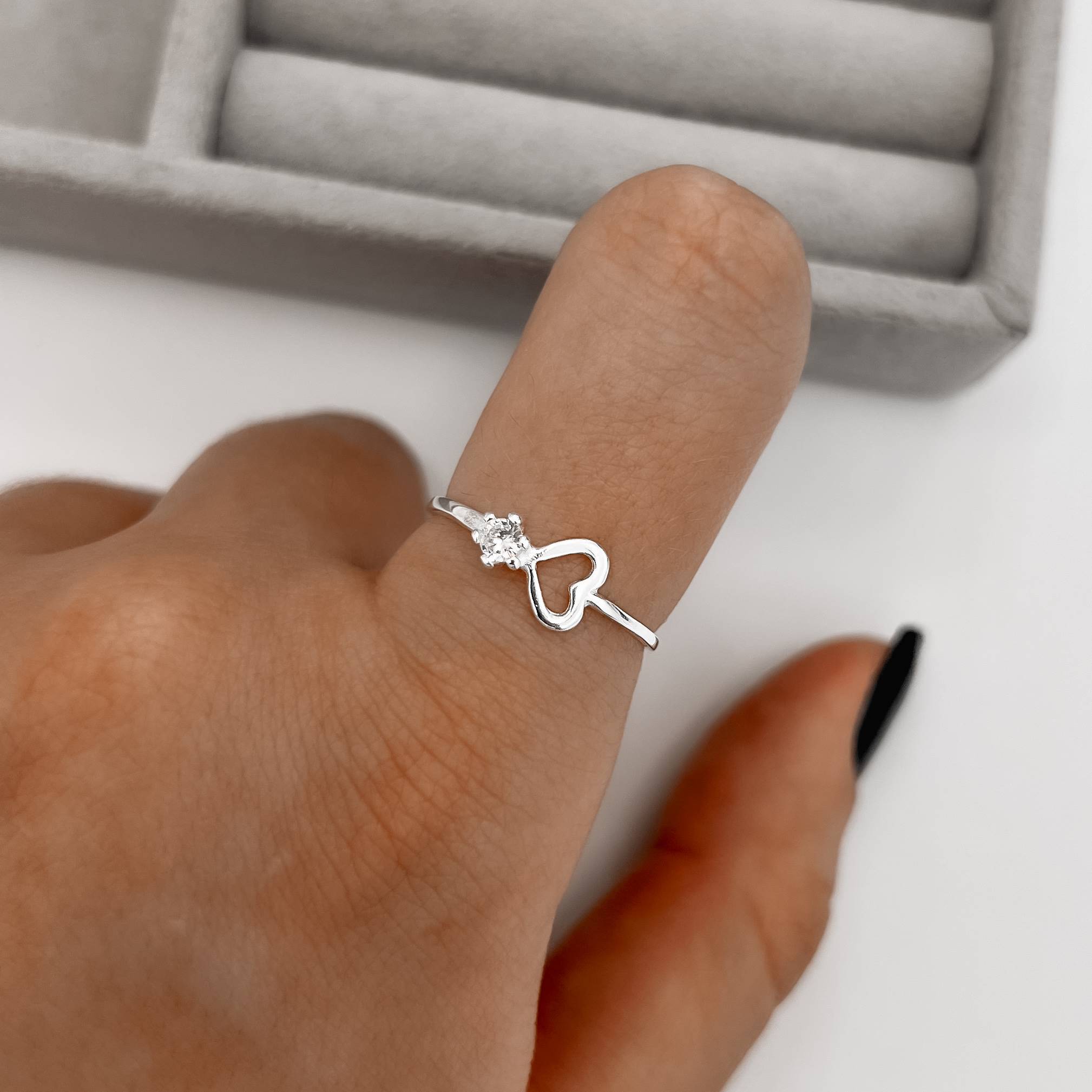 Imagem Secundária Anel coração vazado com zircônia cristal