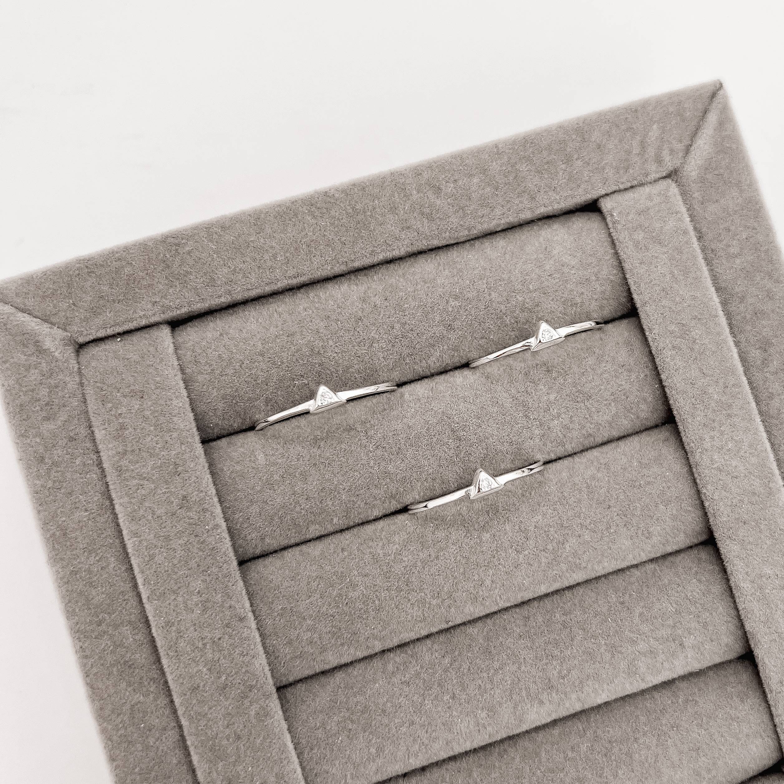 Imagem Anel triângulo com zircônia 