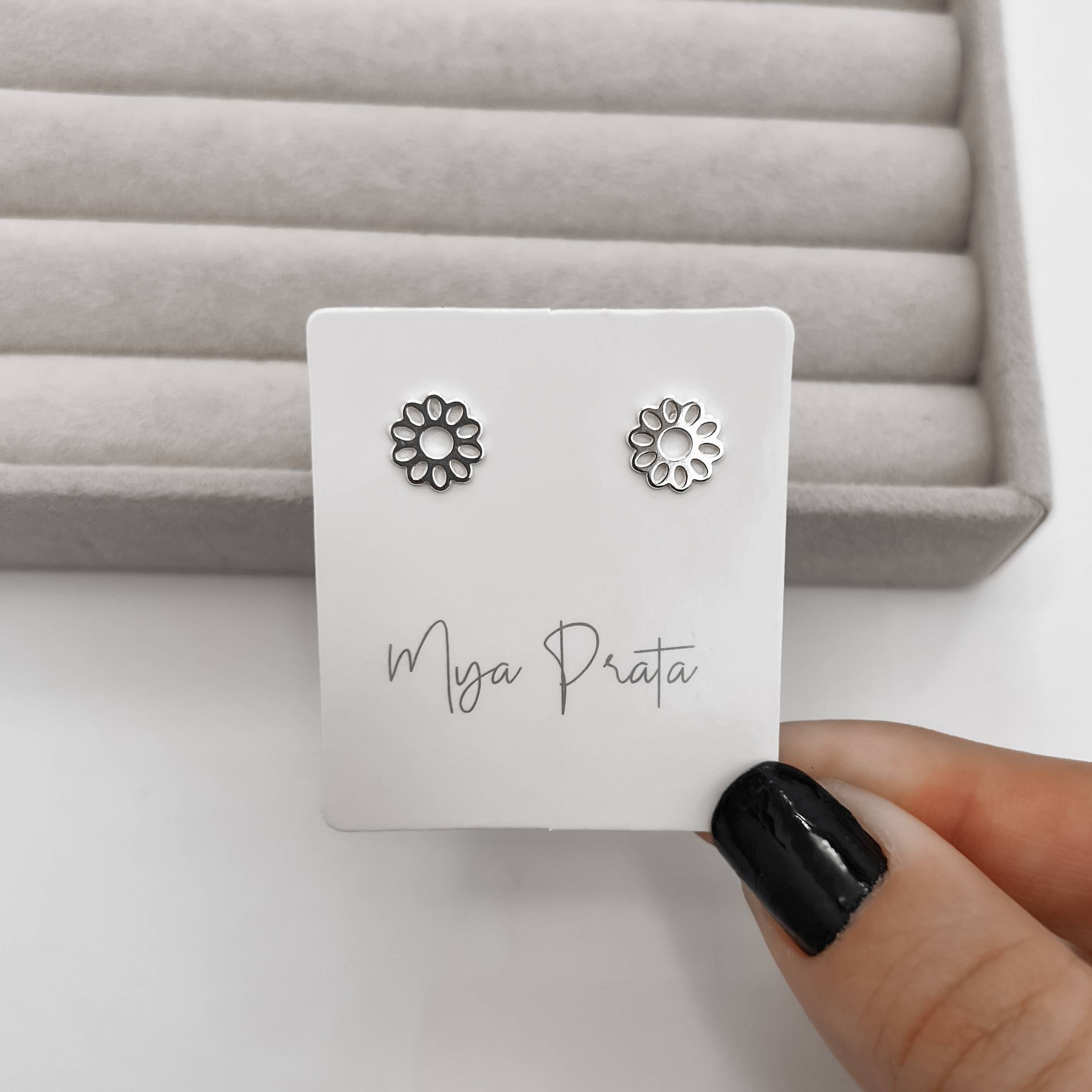 Imagem Secundária Brinco flor vazada 8mm