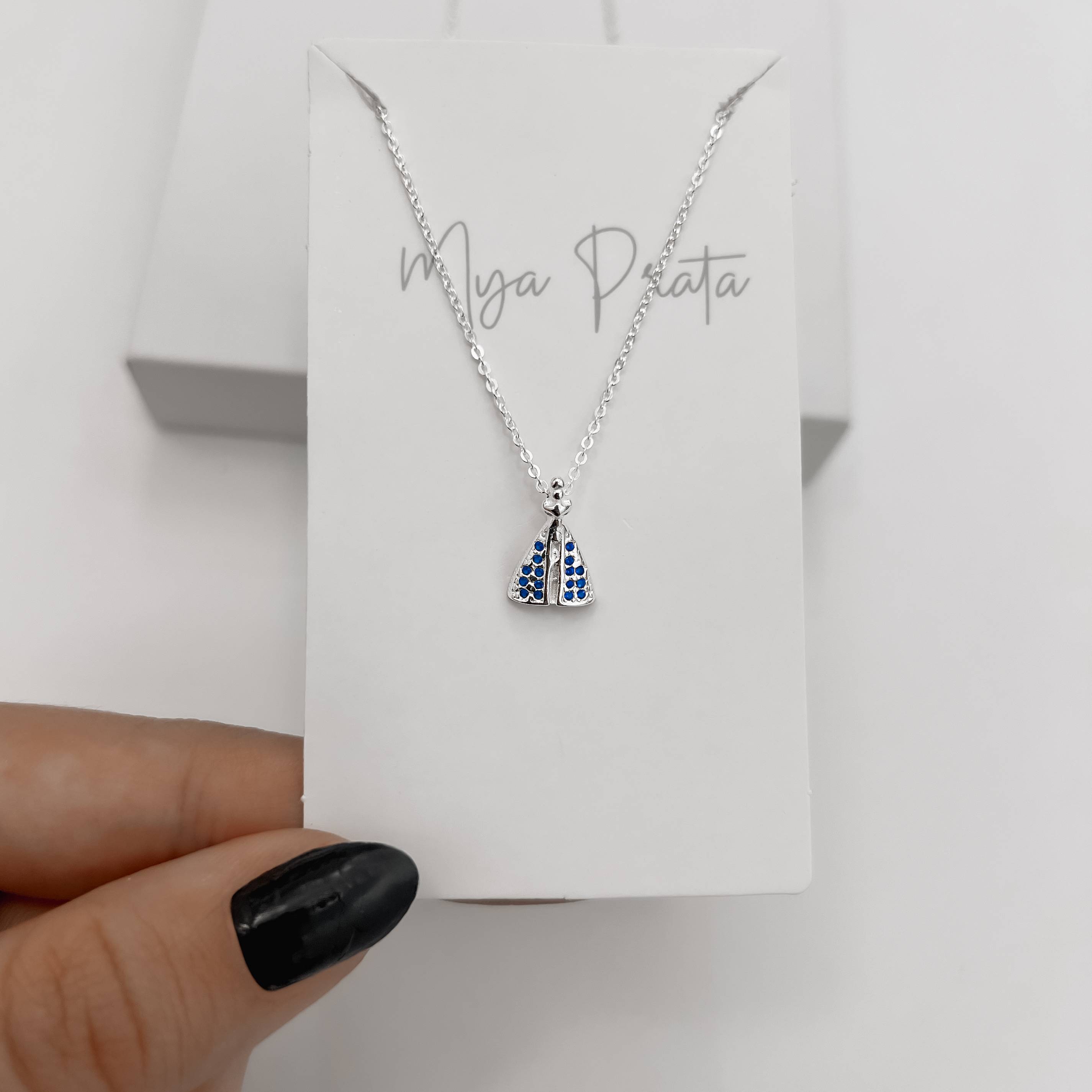 Imagem Colar Nsa. Sra. Aparecida com zircônias azuis 13mm corrente cadeadinho 45cm