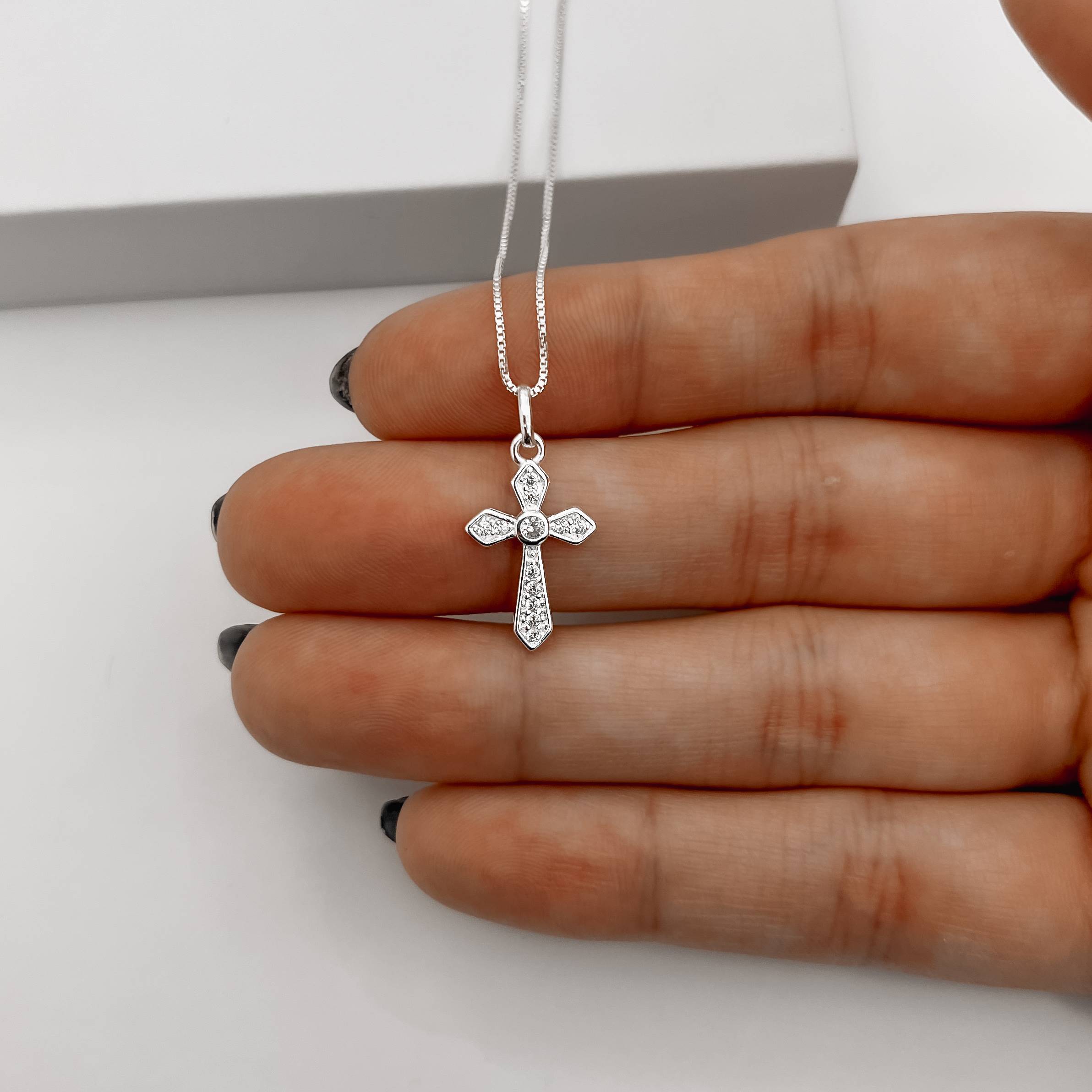 Imagem Secundária Colar pingente cruz cravejada 16mm 45cm