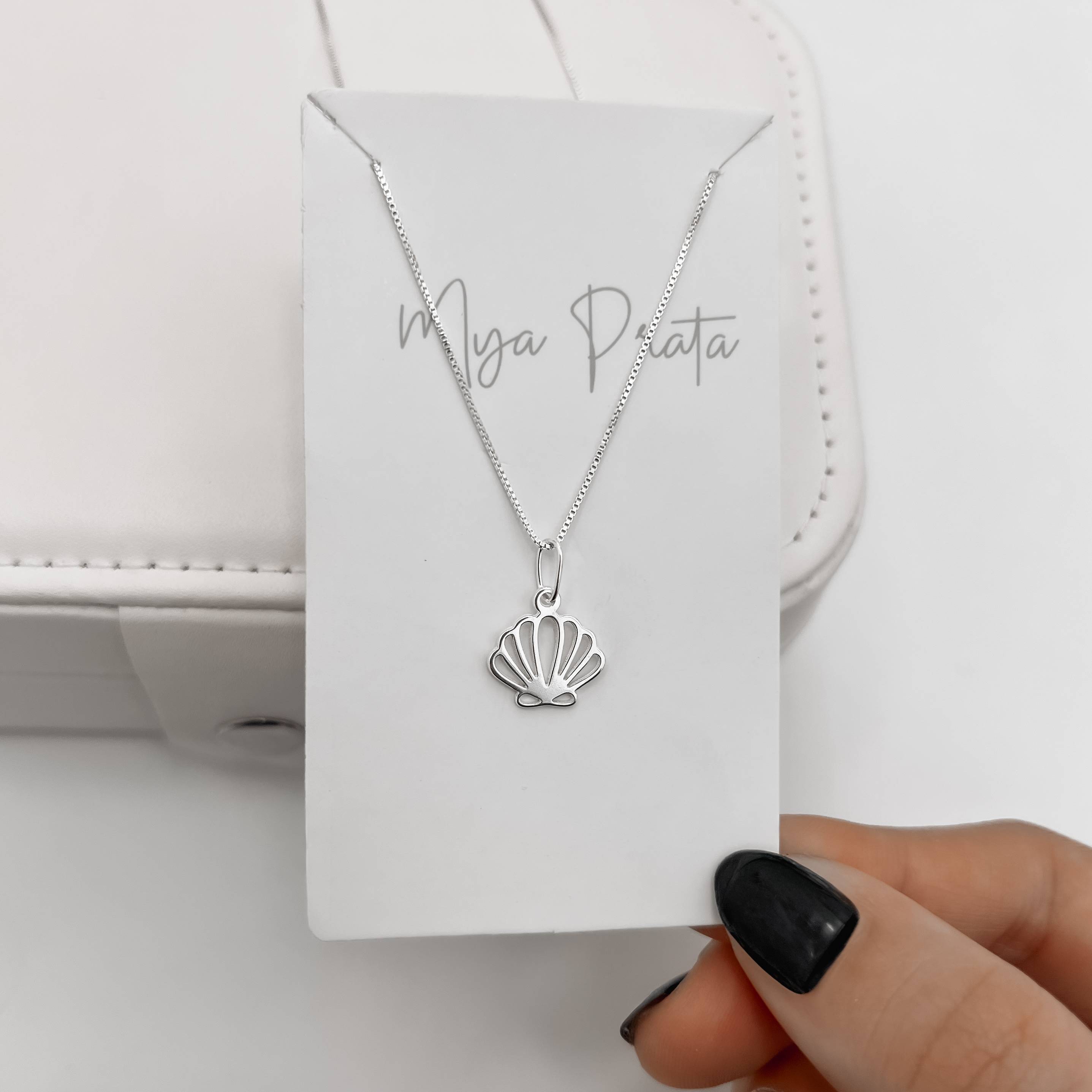 Imagem Colar pingente concha vazada 12mm 45cm