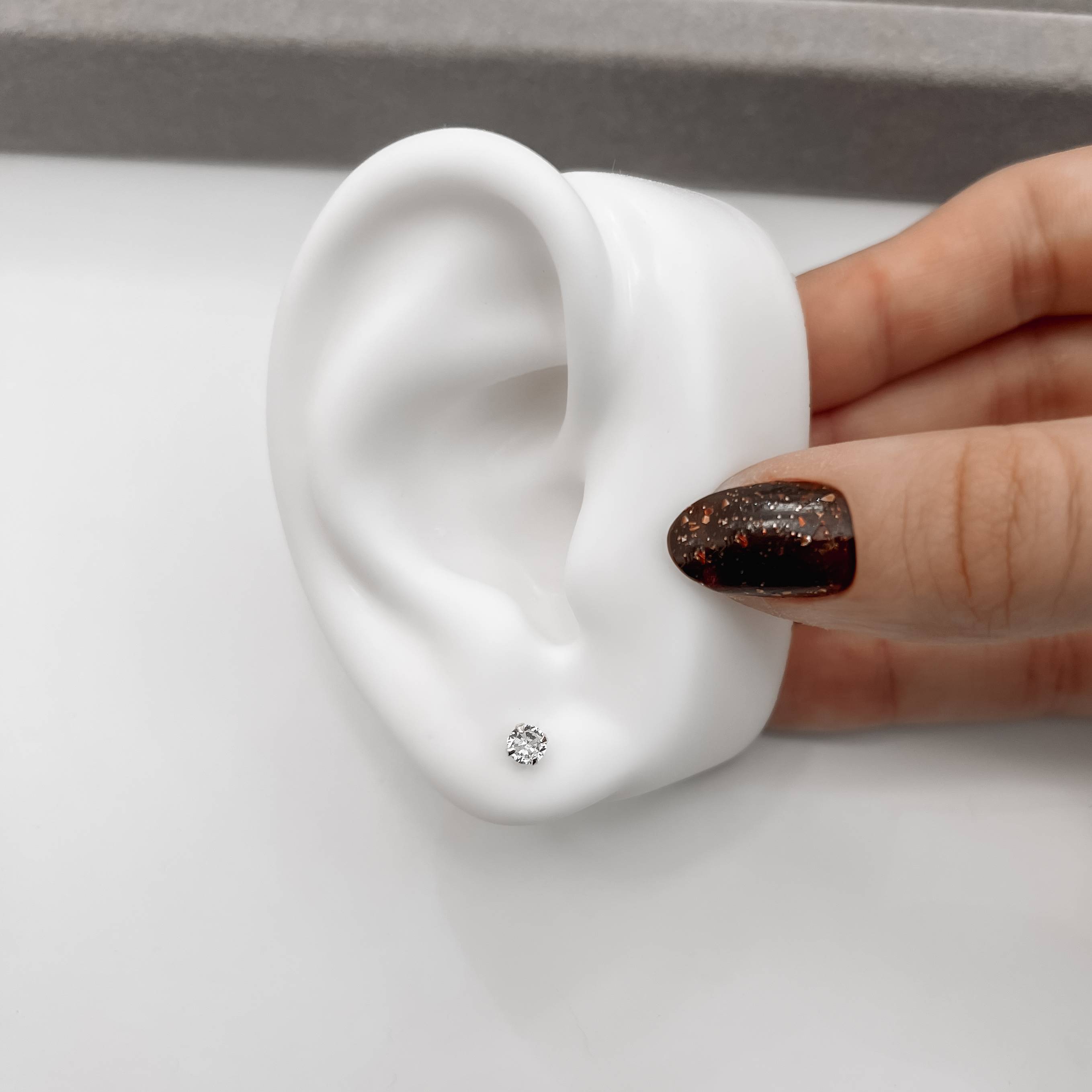 Imagem Brinco zircônia redonda cristal 4mm