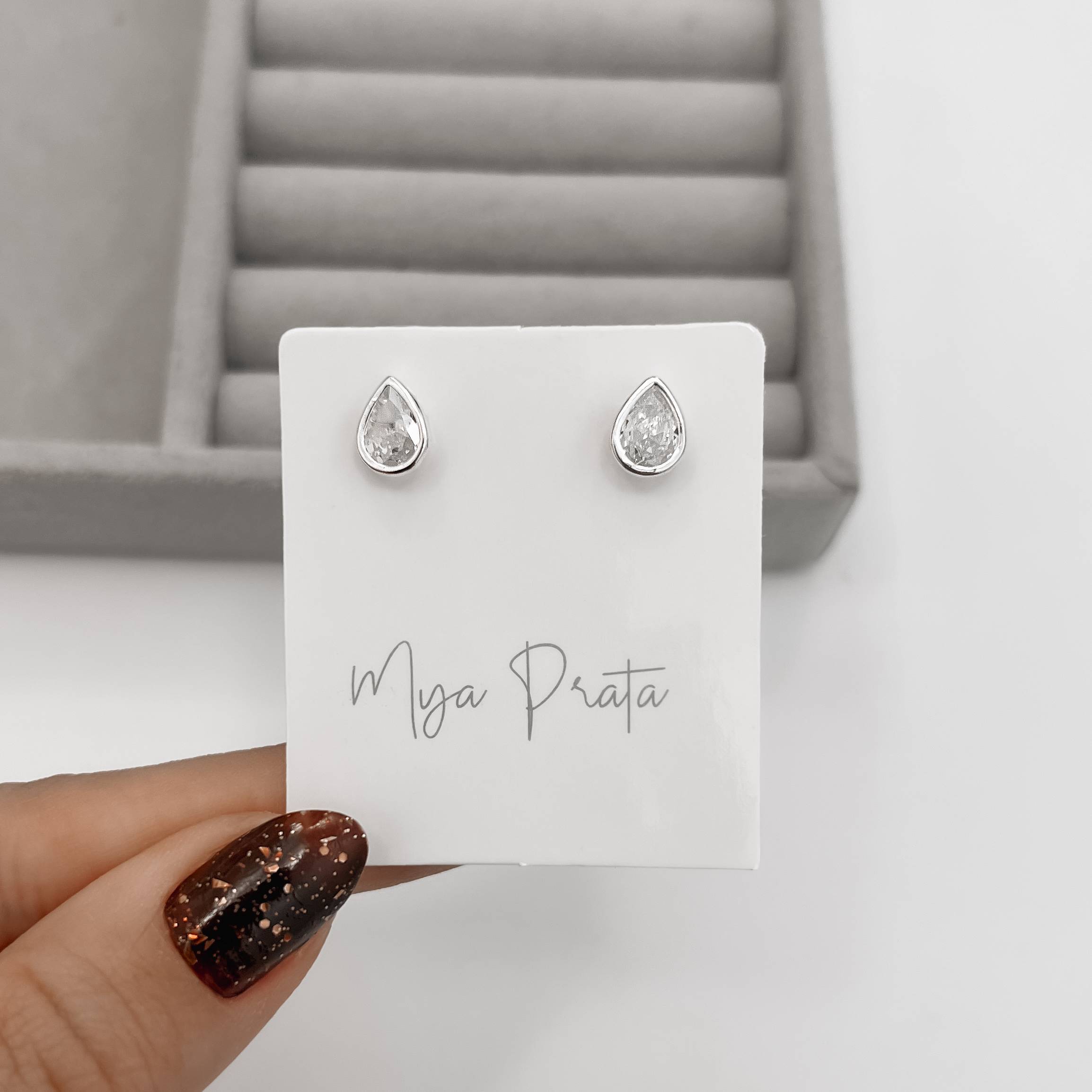 Imagem Secundária Brinco zircônia gota embutida 8mm