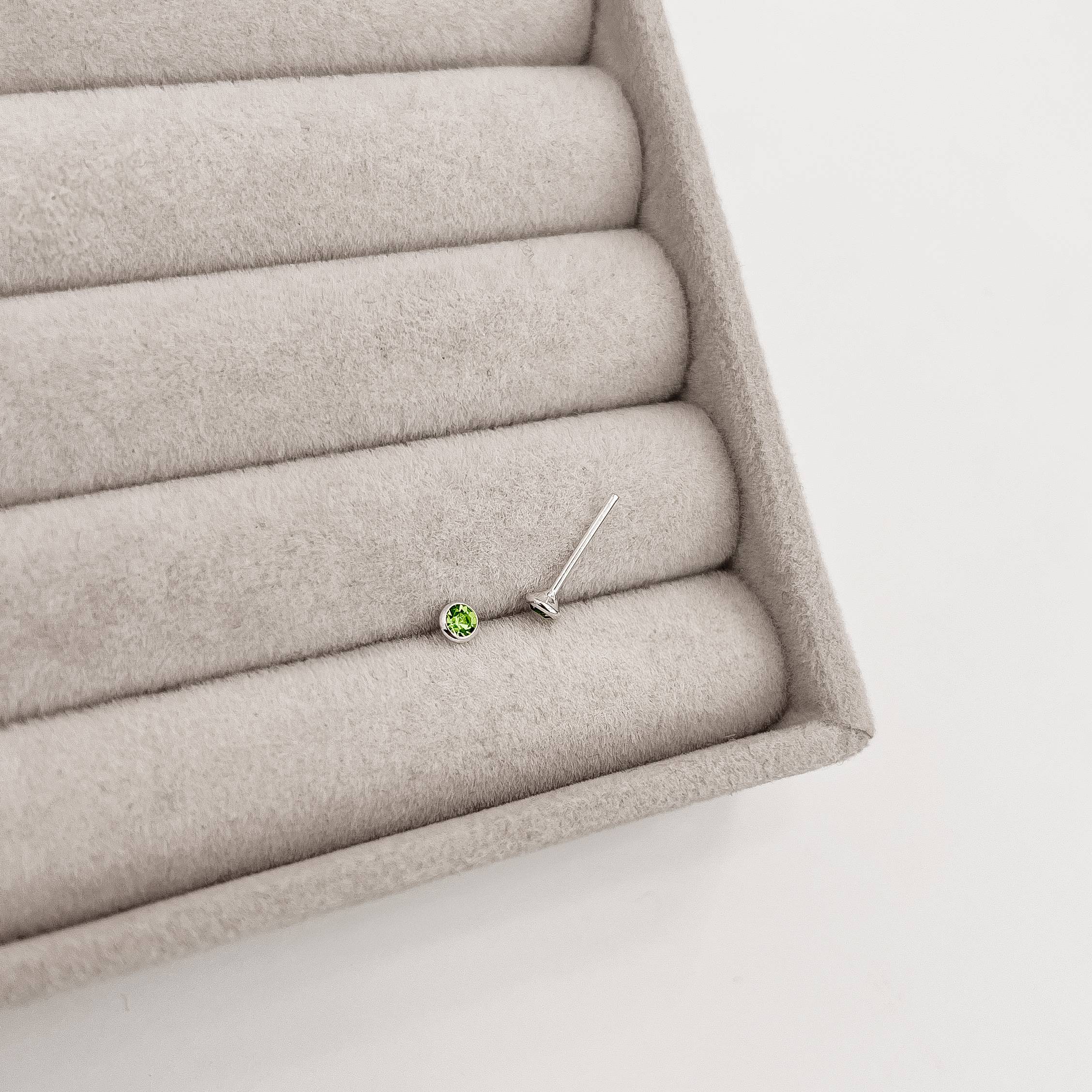 Imagem Secundária Brinco zircônia redonda embutida verde 3mm