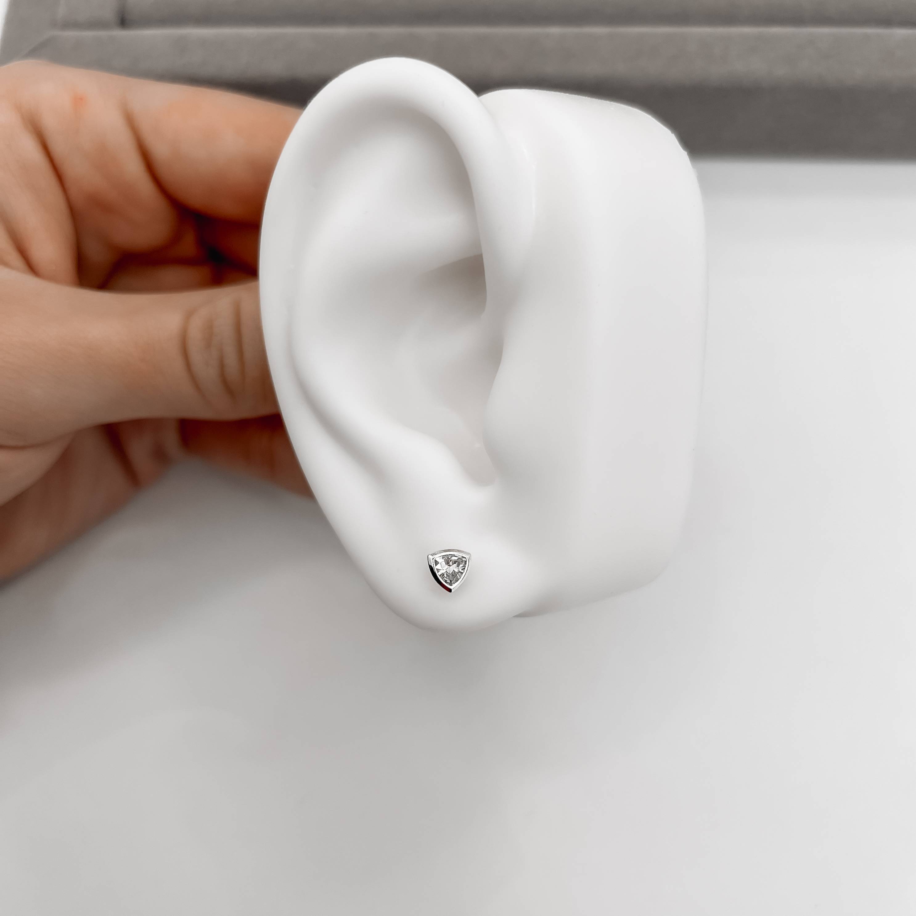 Imagem Brinco zircônia triângulo 5mm