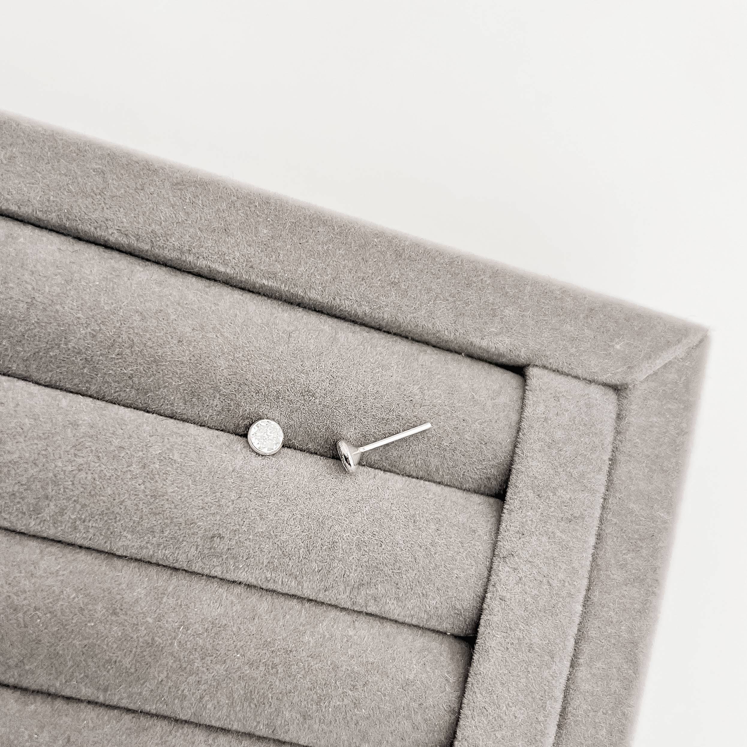 Imagem Brinco zircônia redonda cristal embutida 4mm