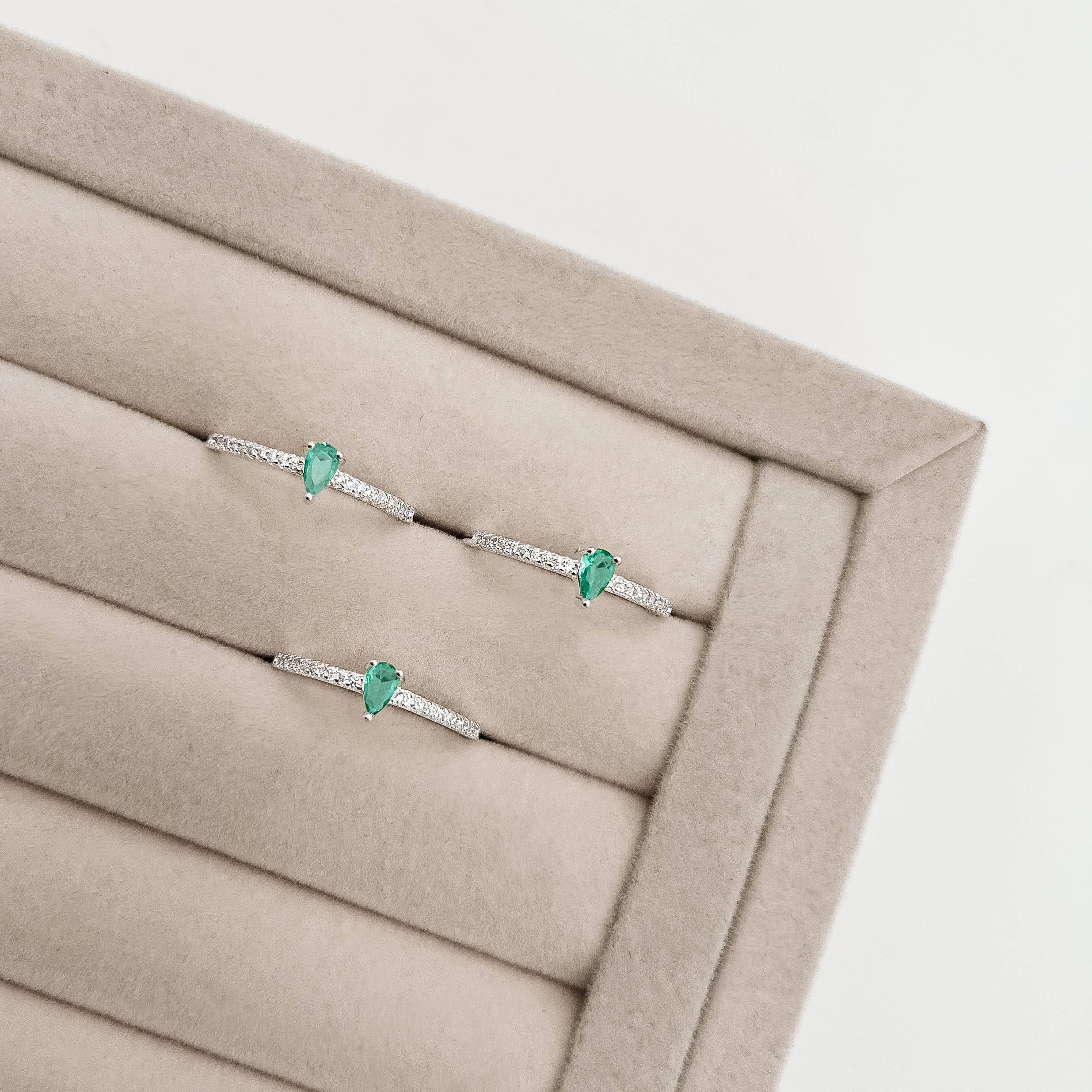 Imagem Secundária Anel meia aliança com zircônia gota acqua 5mm