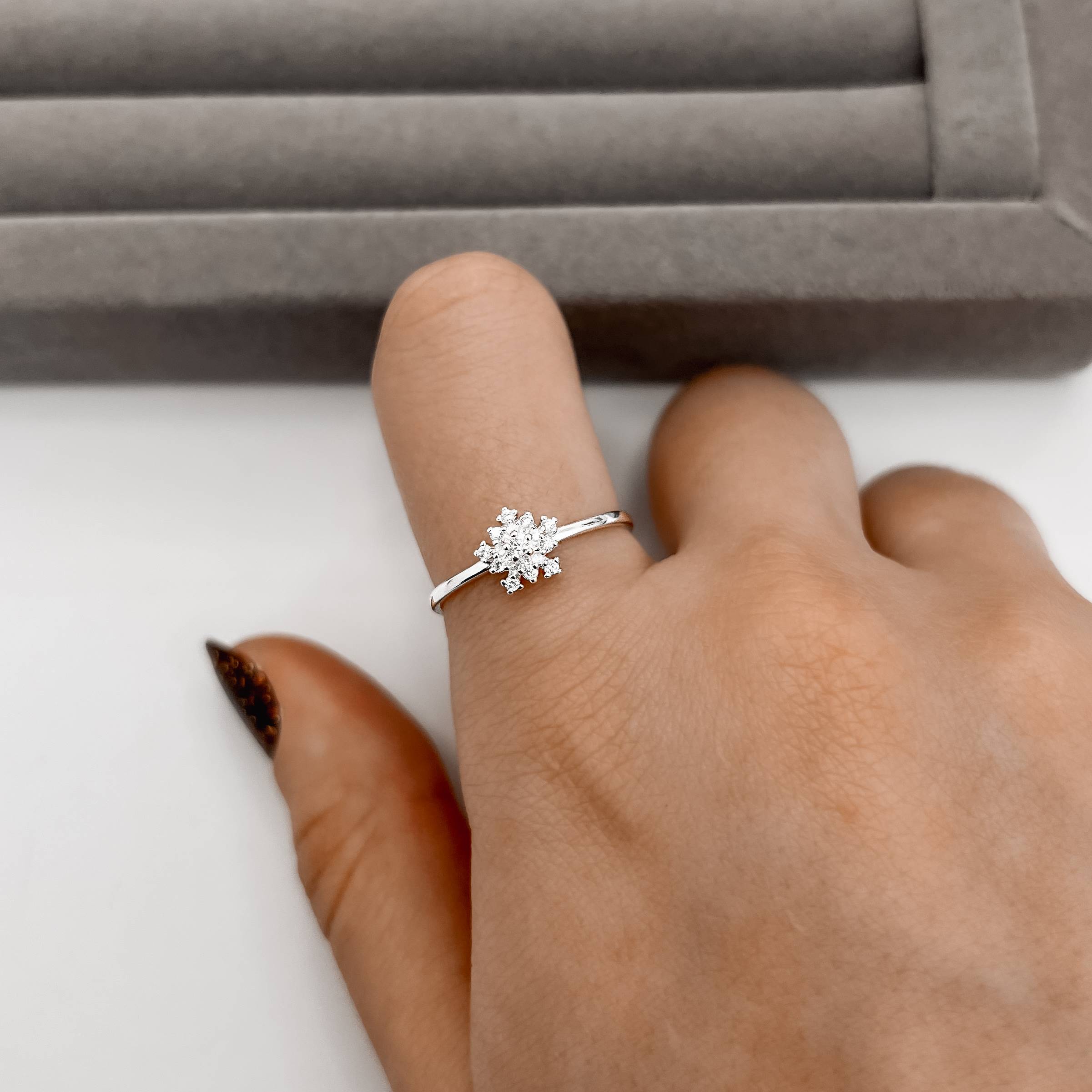 Imagem Secundária Anel flor cravejada 7mm