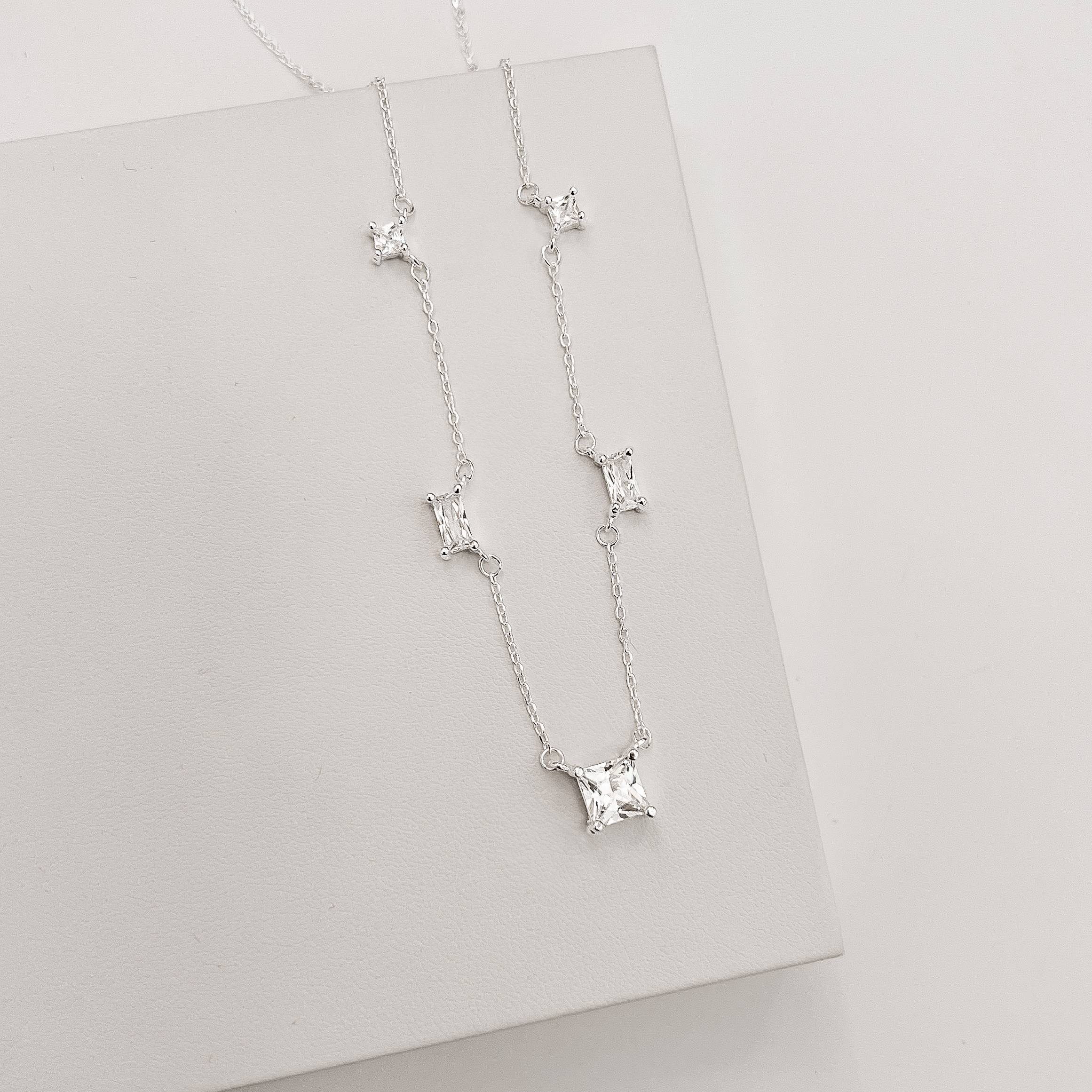 Imagem Colar entremeios zircônias quadrada e retangular 40+5cm