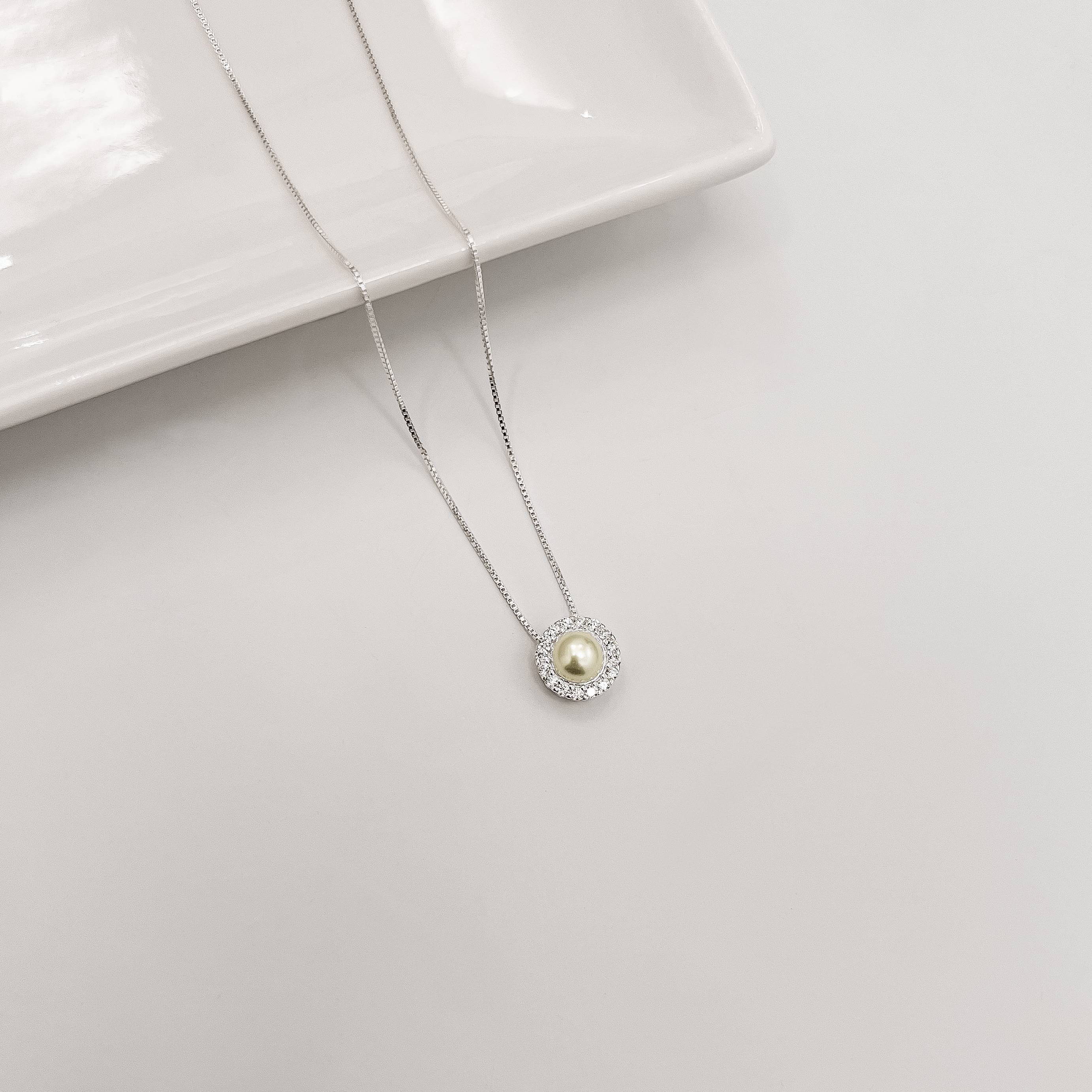 Imagem Colar pérola com cravejado 10mm caixa alta 40cm